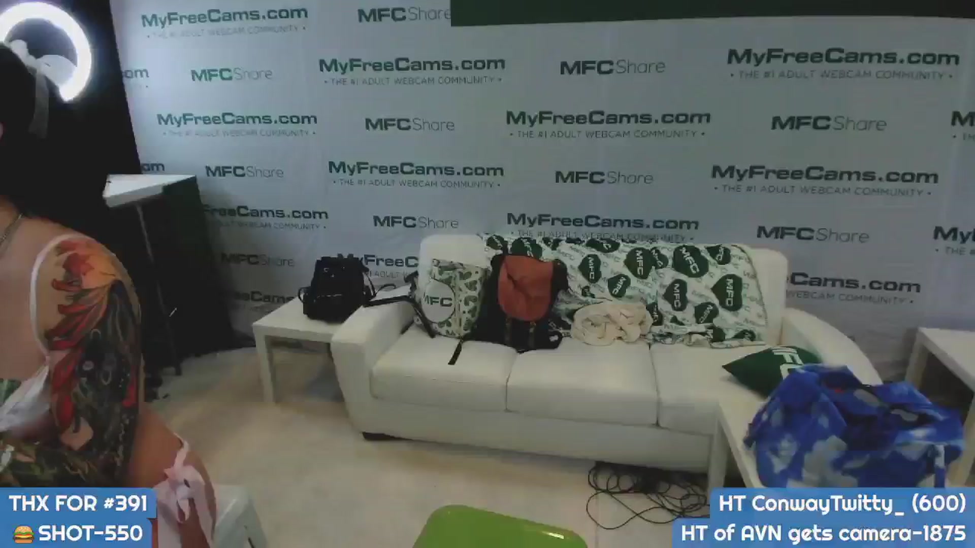 Gallery image thumbnail from MollySnacks's myfreecams stream on, 01/25/2025, 03:51 image 12 of 20