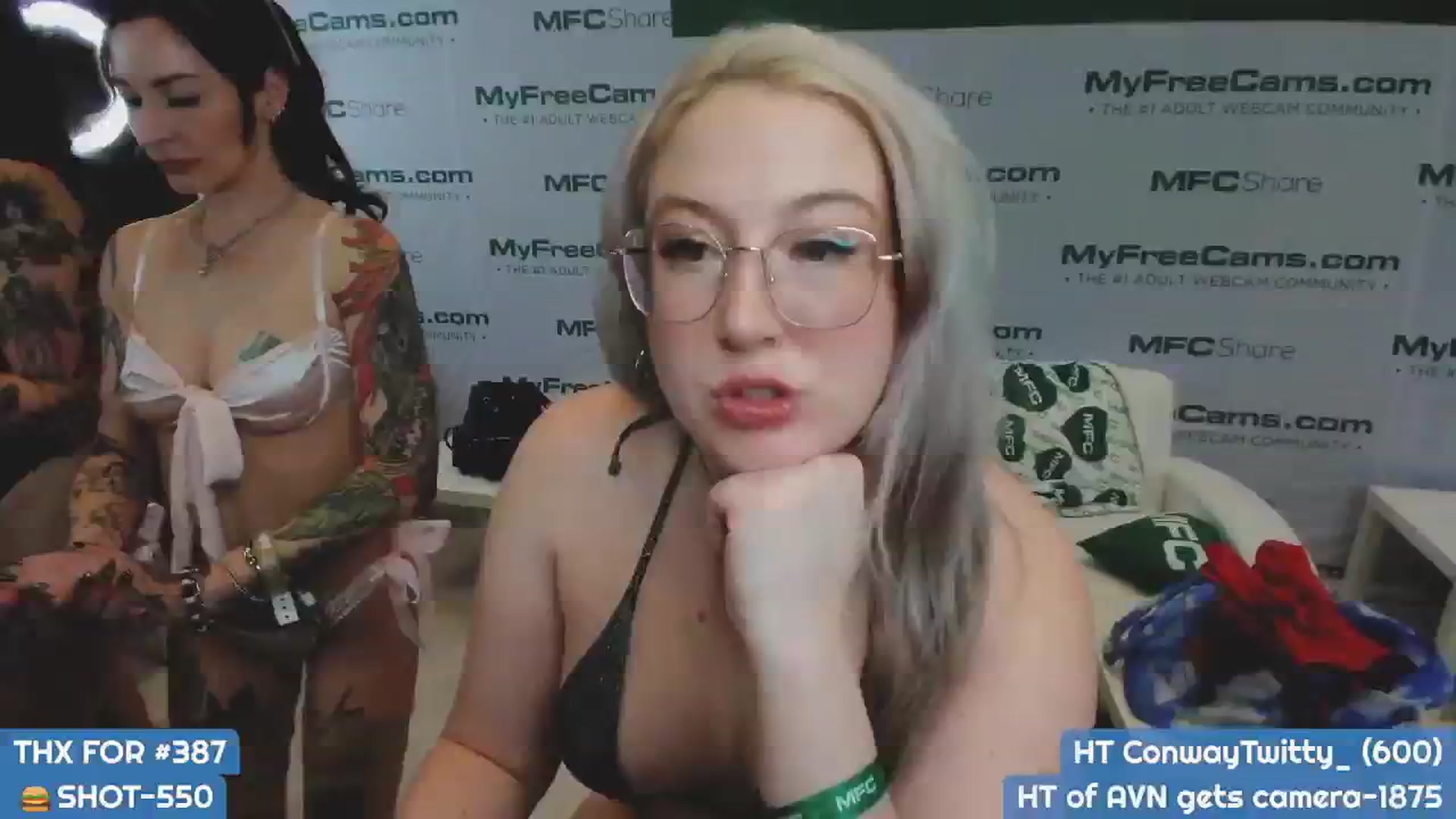 Gallery image thumbnail from MollySnacks's myfreecams stream on, 01/25/2025, 03:51 image 13 of 20