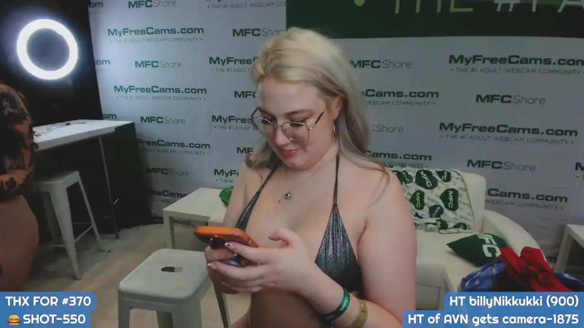 Gallery image thumbnail from MollySnacks's myfreecams stream on, 01/25/2025, 03:51 image 16 of 20