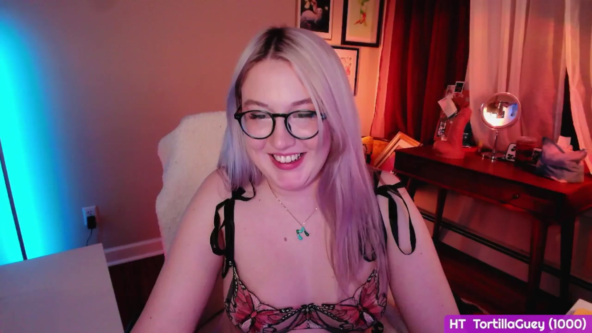 Gallery image thumbnail from MollySnacks's myfreecams stream on, 03/06/2025, 06:30 image 9 of 20