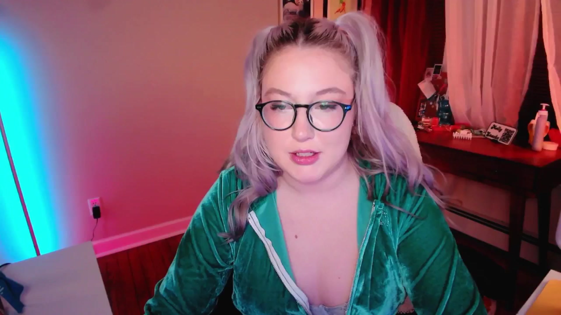 Gallery image thumbnail from MollySnacks's myfreecams stream on, 03/11/2025, 03:55 image 7 of 20