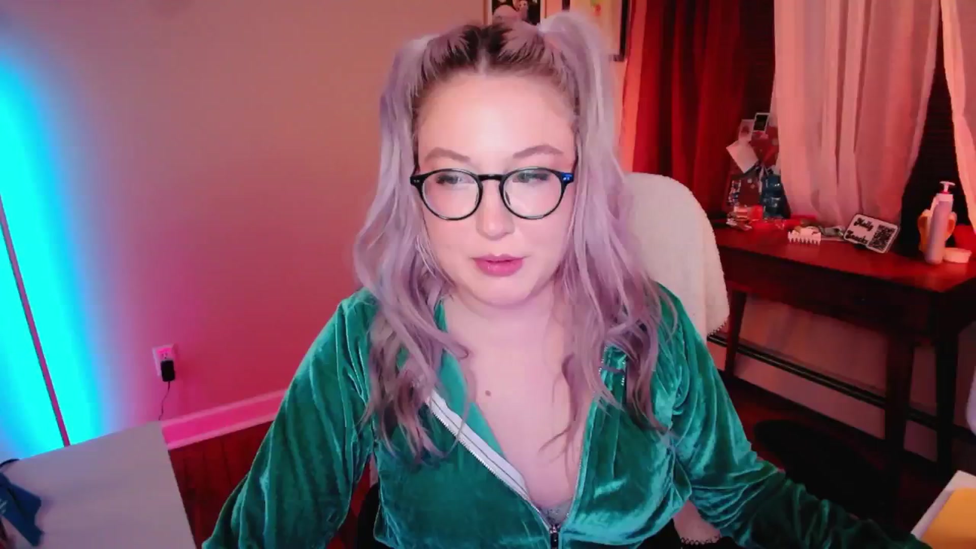 Gallery image thumbnail from MollySnacks's myfreecams stream on, 03/11/2025, 03:55 image 6 of 20