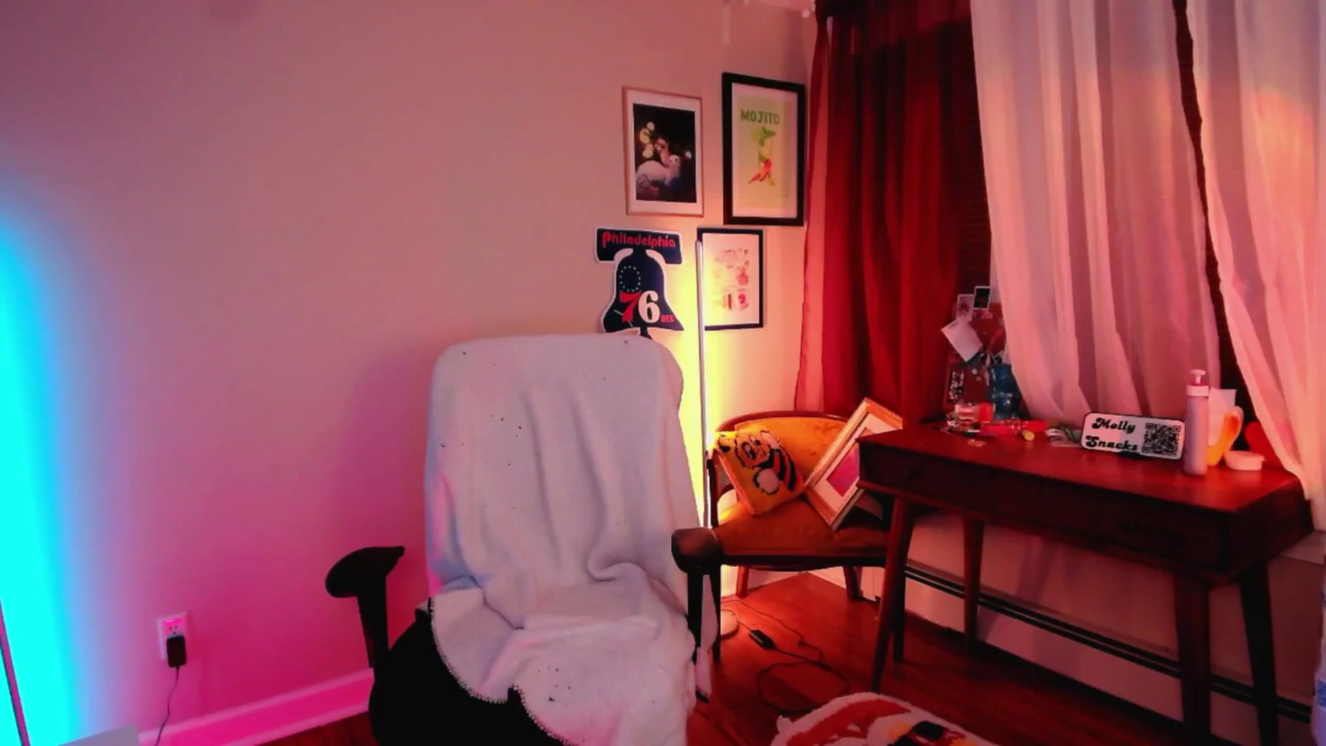 Gallery image thumbnail from MollySnacks's myfreecams stream on, 03/14/2025, 03:25 image 11 of 20
