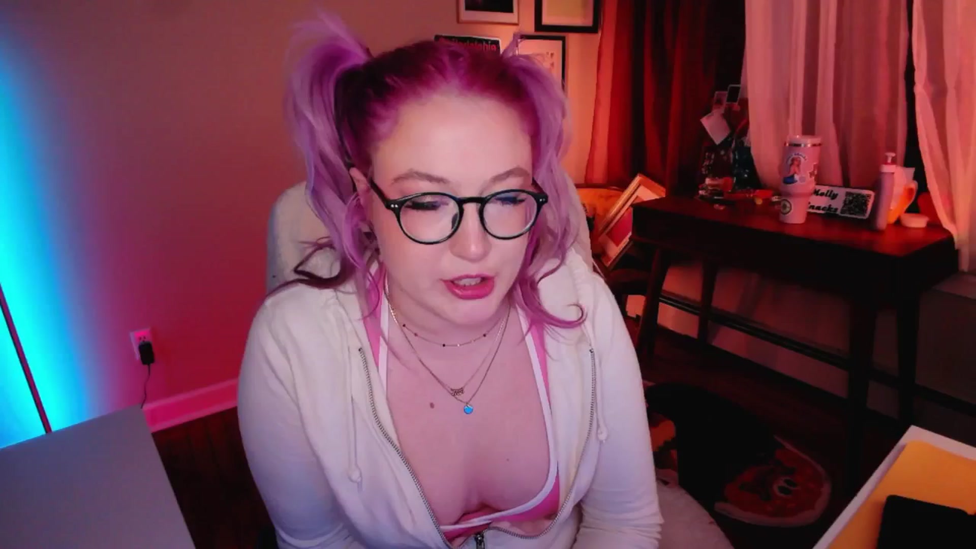 Gallery image thumbnail from MollySnacks's myfreecams stream on, 03/14/2025, 03:25 image 3 of 20