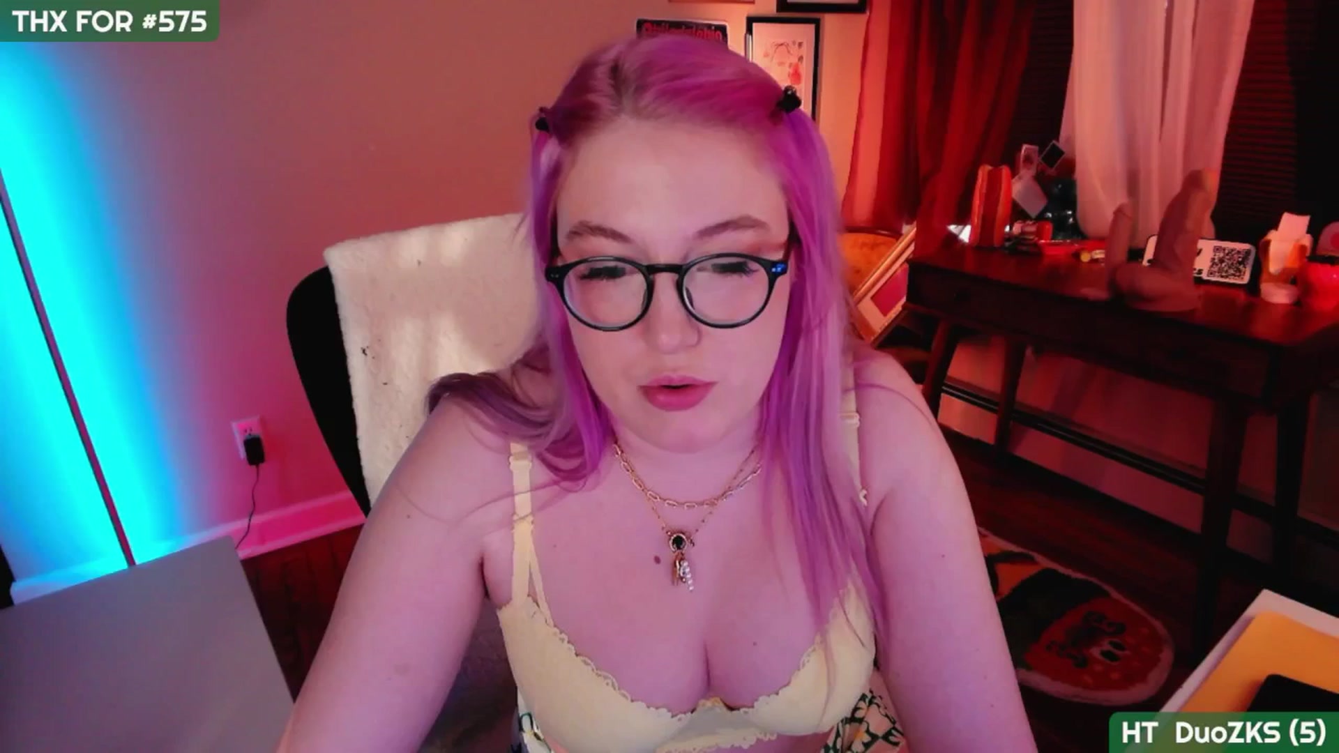 Gallery image thumbnail from MollySnacks's myfreecams stream on, 03/19/2025, 23:05 image 5 of 20
