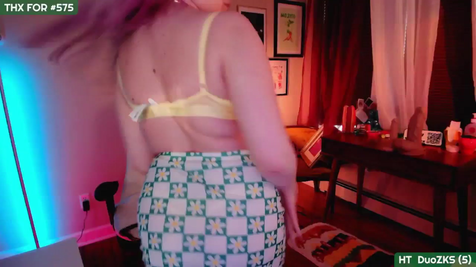 Gallery image thumbnail from MollySnacks's myfreecams stream on, 03/19/2025, 23:05 image 1 of 20