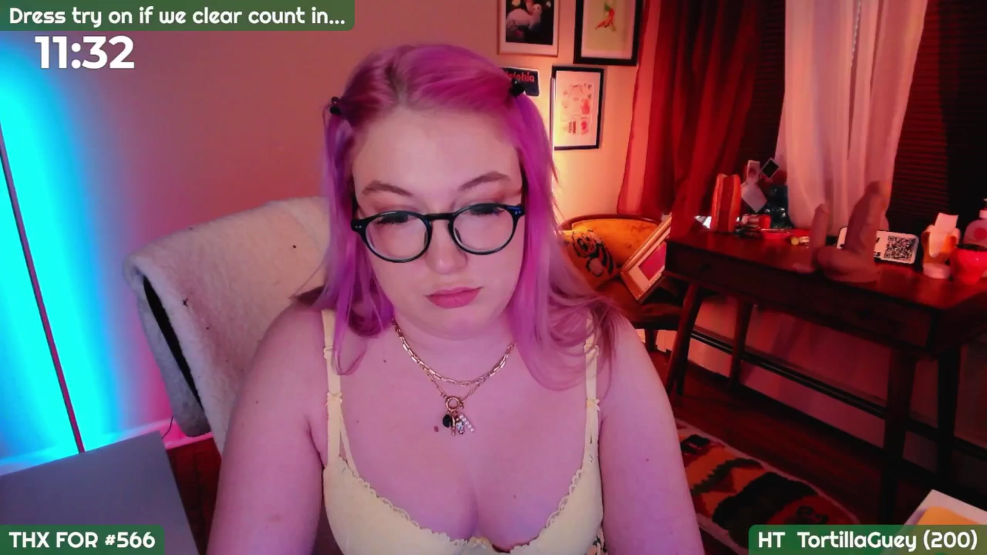 Gallery image thumbnail from MollySnacks's myfreecams stream on, 03/19/2025, 23:05 image 11 of 20