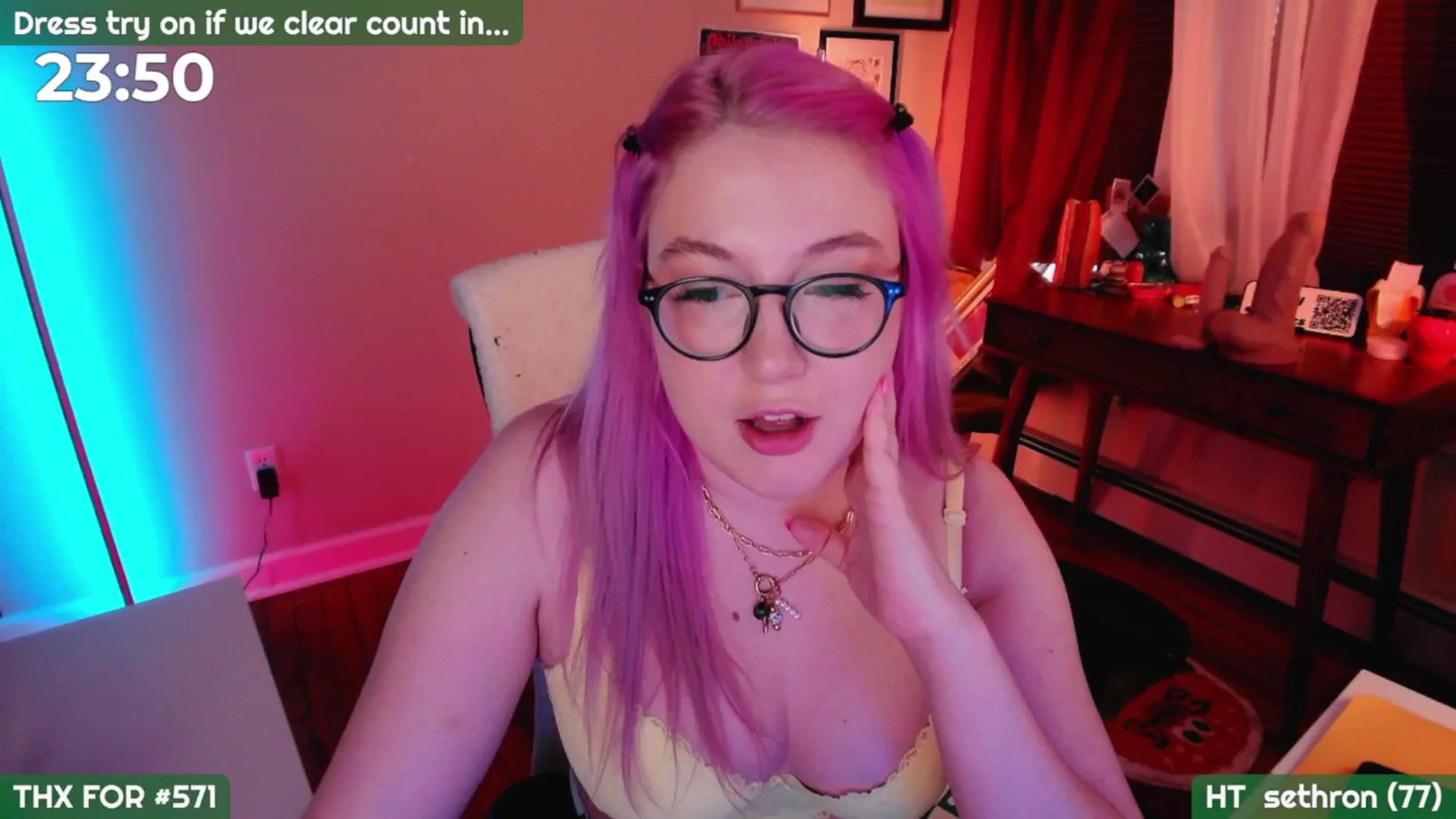 Gallery image thumbnail from MollySnacks's myfreecams stream on, 03/19/2025, 23:05 image 8 of 20