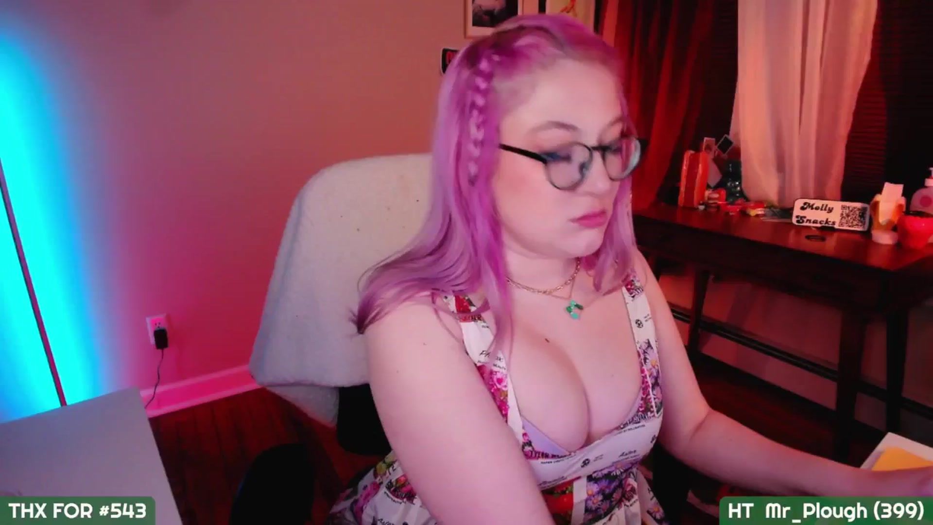 Gallery image thumbnail from MollySnacks's myfreecams stream on, 03/21/2025, 04:19 image 8 of 20