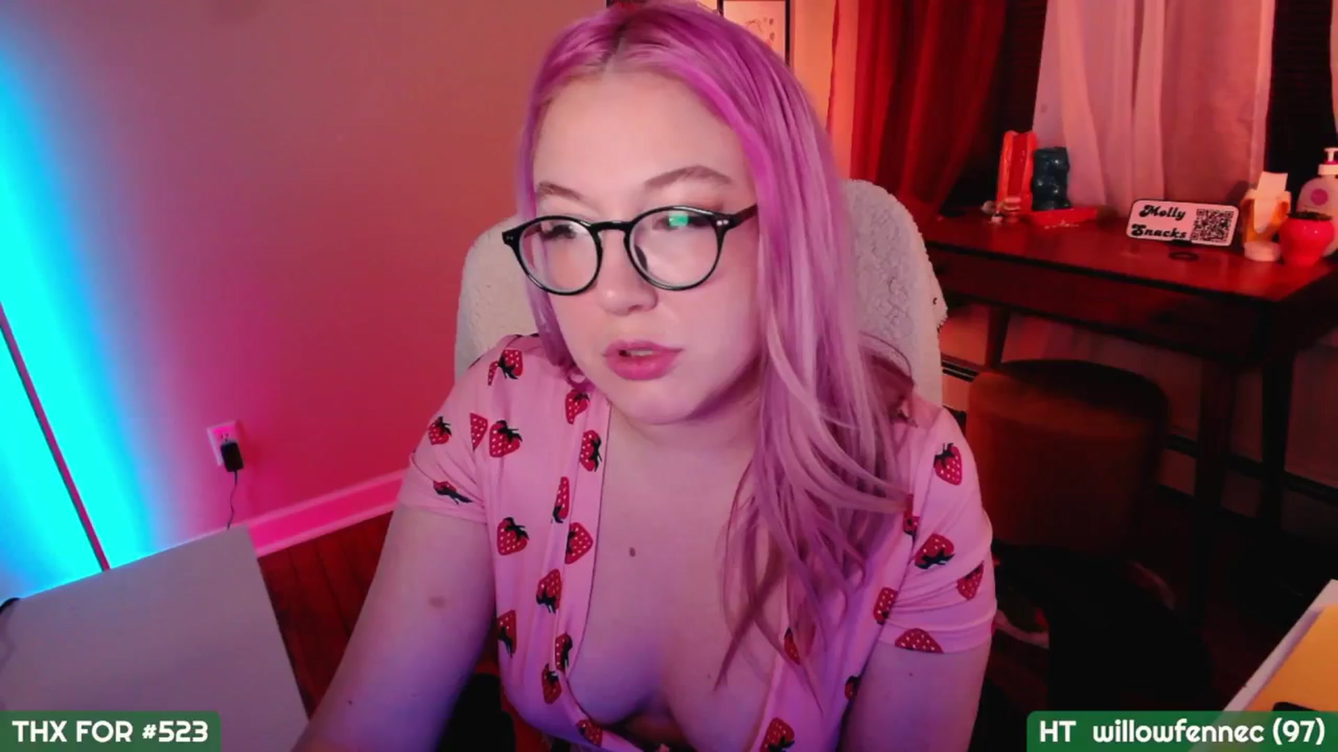 Gallery image thumbnail from MollySnacks's myfreecams stream on, 03/23/2025, 02:53 image 2 of 20