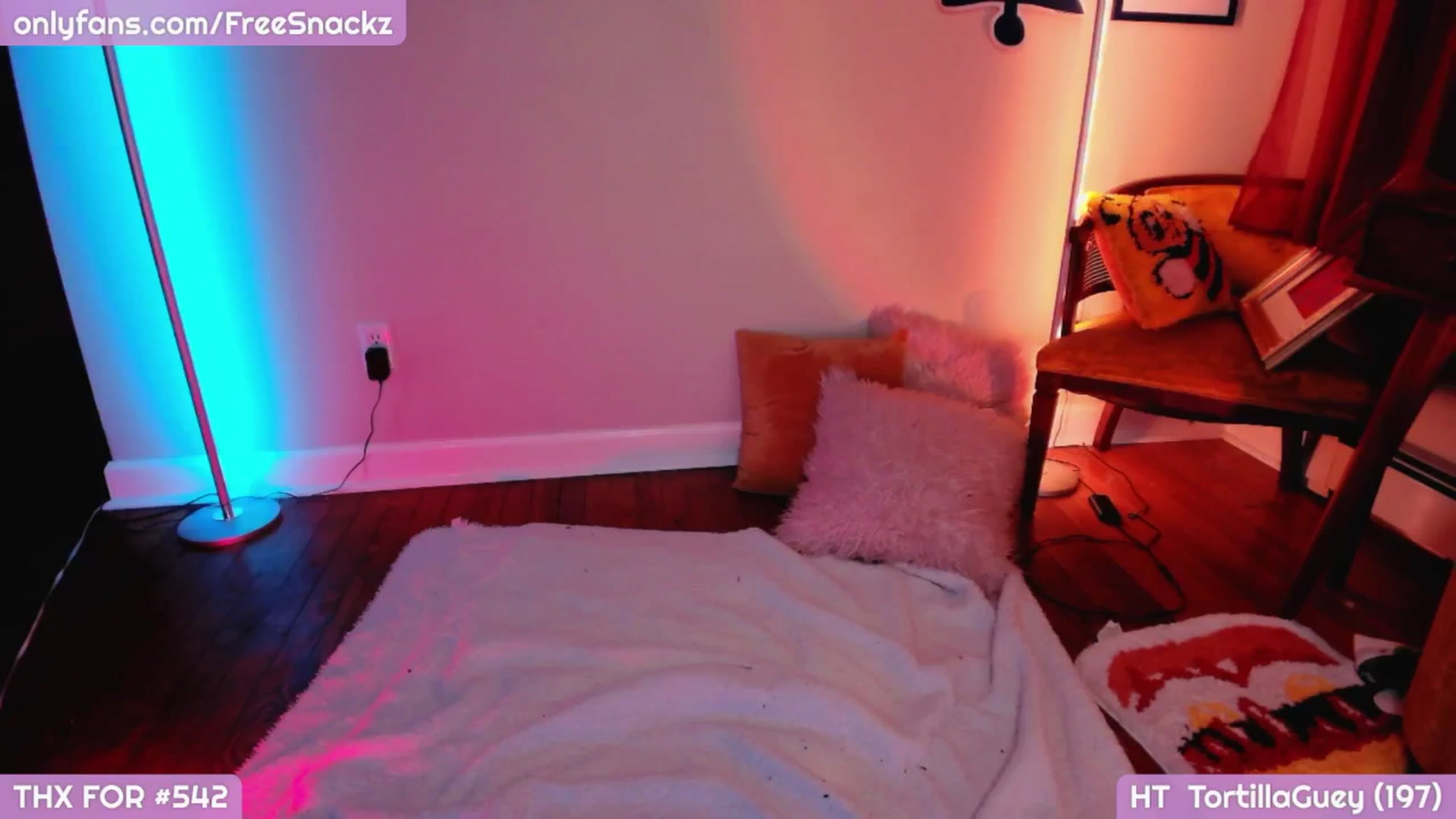 Gallery image thumbnail from MollySnacks's myfreecams stream on, 03/25/2025, 04:22 image 9 of 20