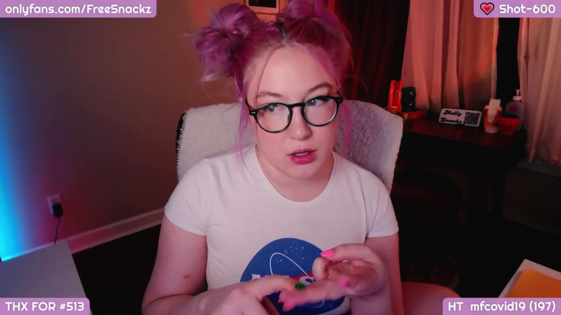 Gallery image thumbnail from MollySnacks's myfreecams stream on, 03/26/2025, 03:34 image 2 of 20
