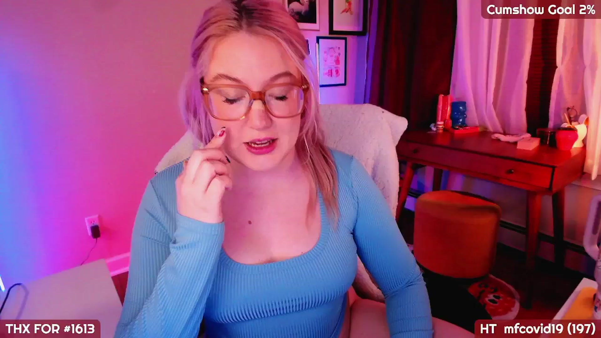 Gallery image thumbnail from MollySnacks's myfreecams stream on, 04/10/2025, 03:36 image 2 of 20
