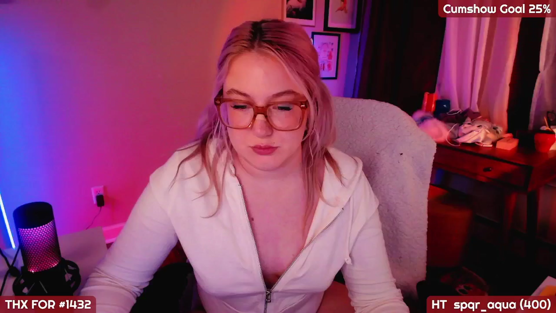 Gallery image thumbnail from MollySnacks's myfreecams stream on, 04/10/2025, 03:36 image 16 of 20
