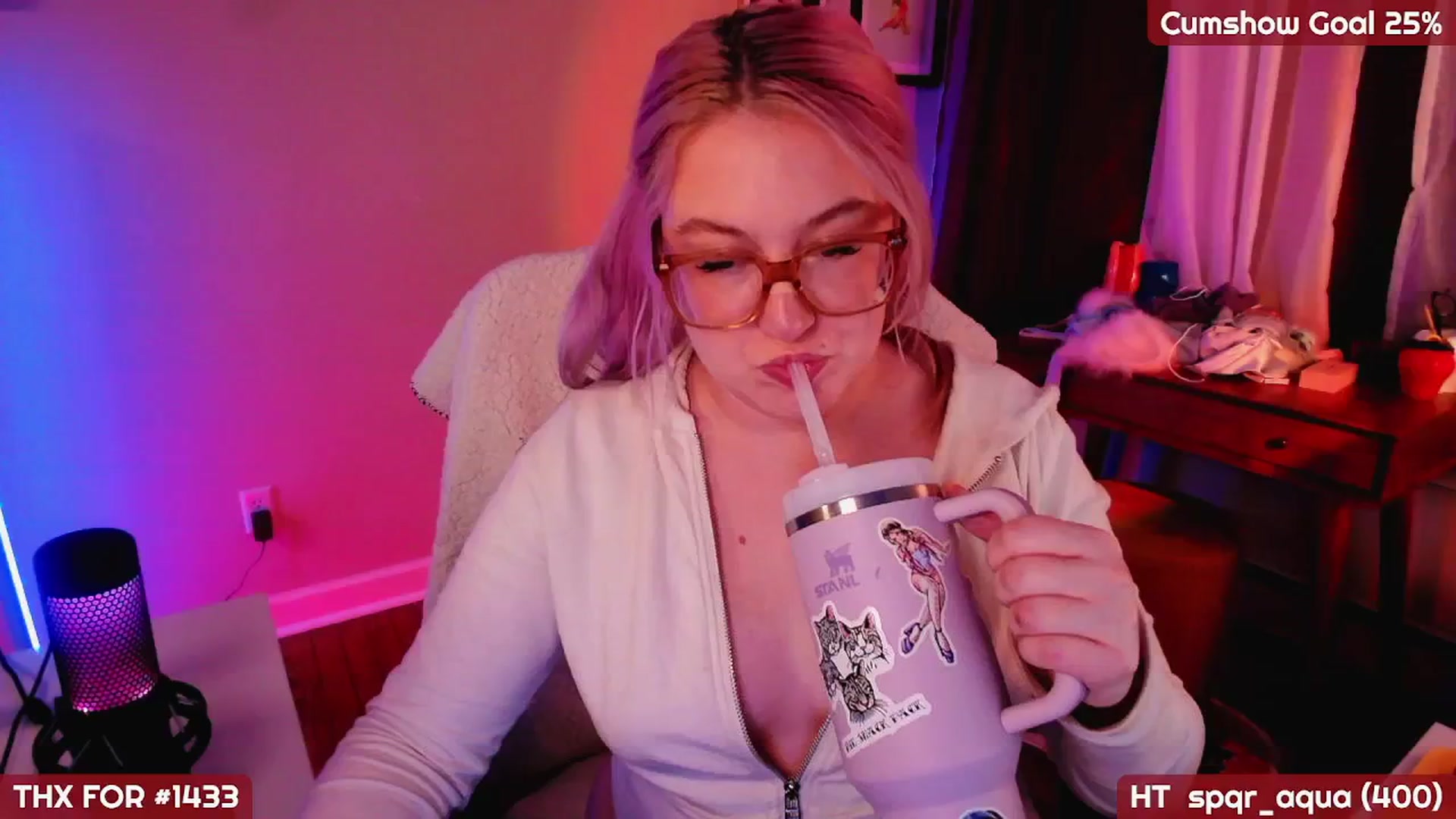 Gallery image thumbnail from MollySnacks's myfreecams stream on, 04/10/2025, 03:36 image 17 of 20