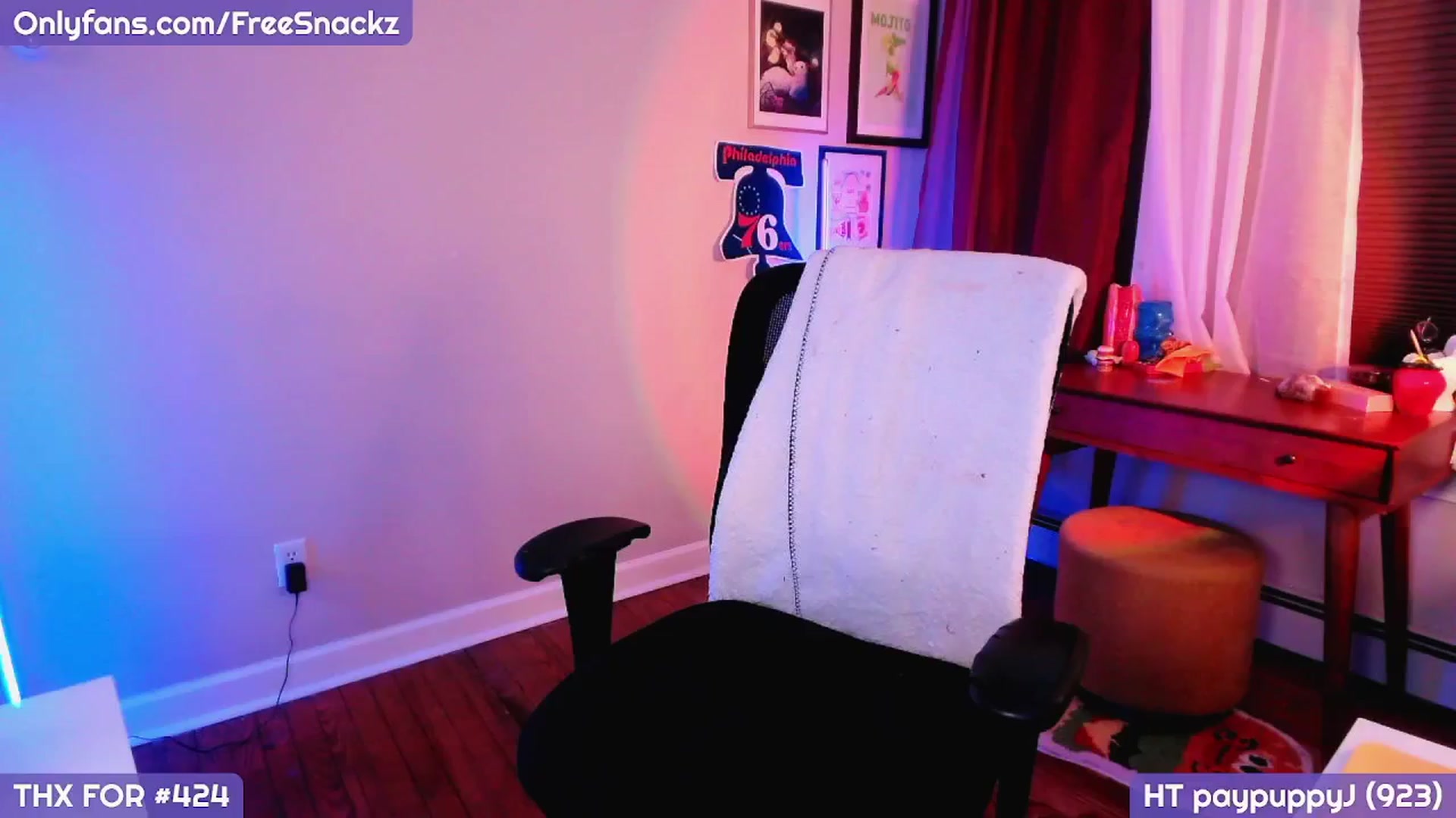 Gallery image thumbnail from MollySnacks's myfreecams stream on, 04/18/2025, 05:57 image 16 of 20