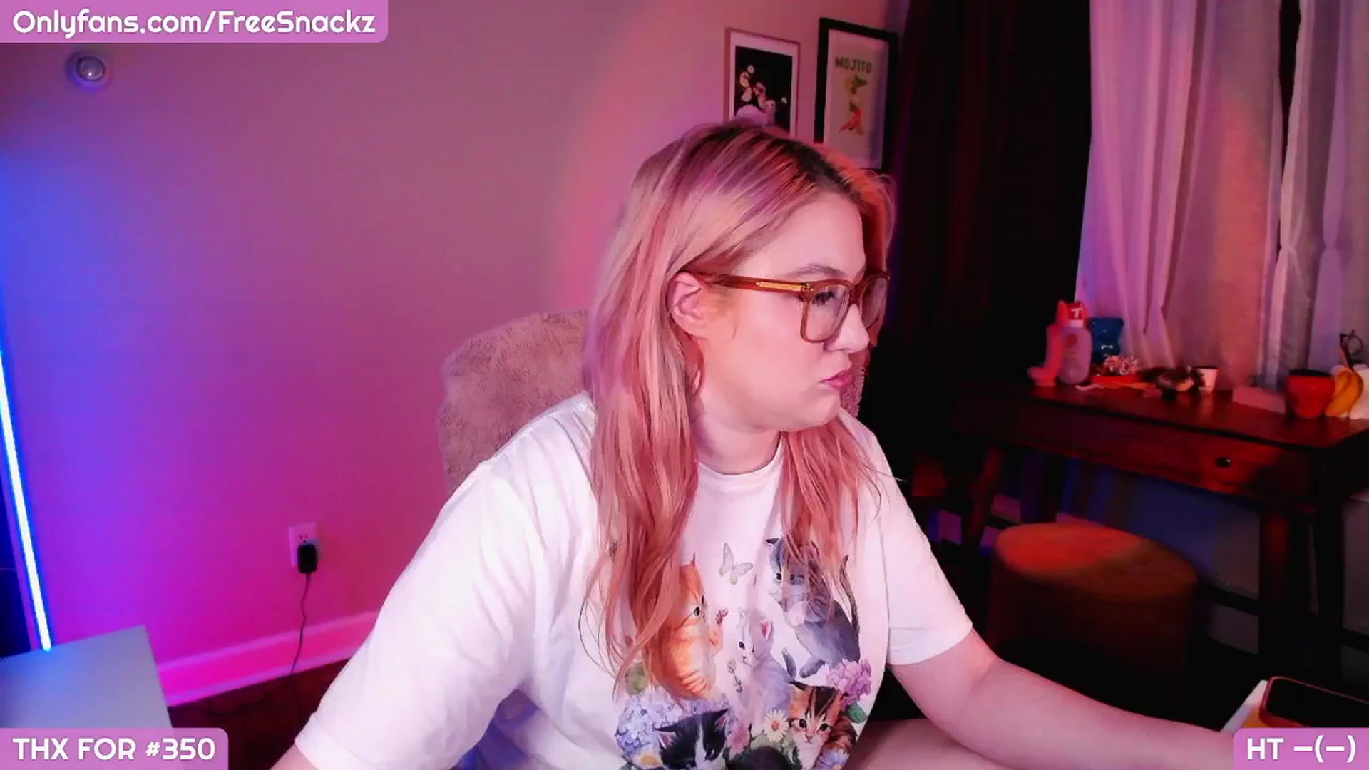 Gallery image thumbnail from MollySnacks's myfreecams stream on, 04/25/2025, 05:20 image 1 of 20