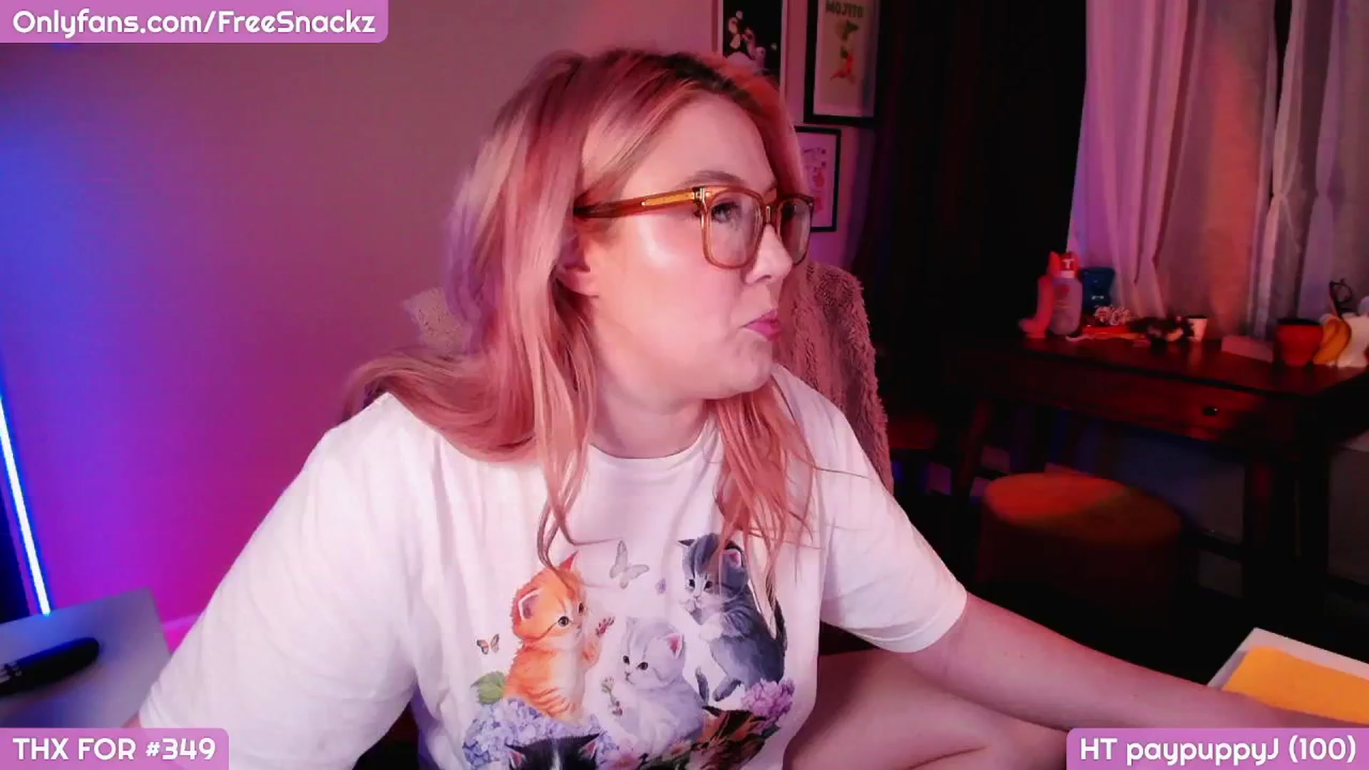 Gallery image thumbnail from MollySnacks's myfreecams stream on, 04/25/2025, 05:20 image 4 of 20