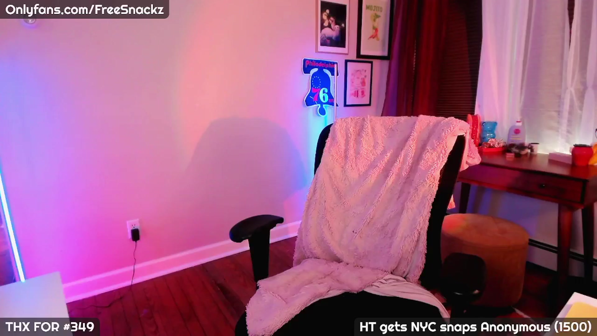 Gallery image thumbnail from MollySnacks's myfreecams stream on, 04/27/2025, 24:35 image 3 of 20