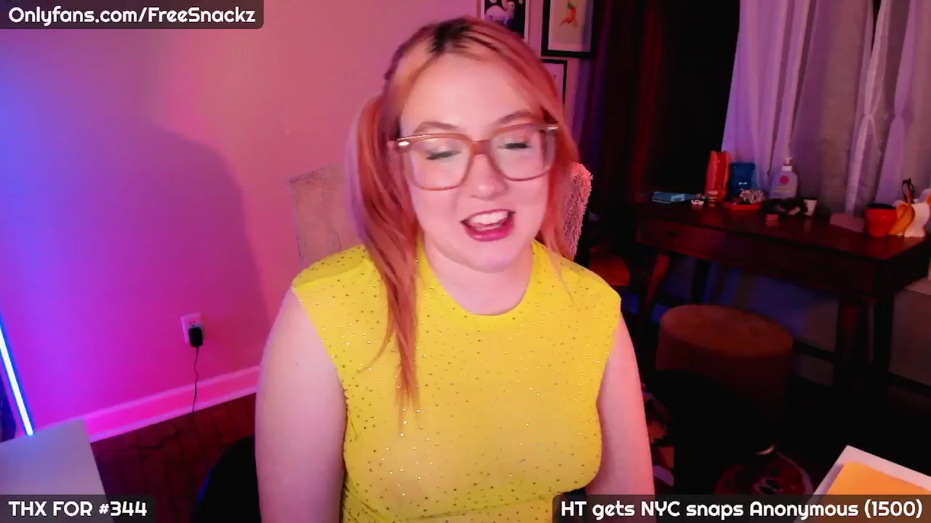 Gallery image thumbnail from MollySnacks's myfreecams stream on, 04/27/2025, 24:35 image 18 of 20