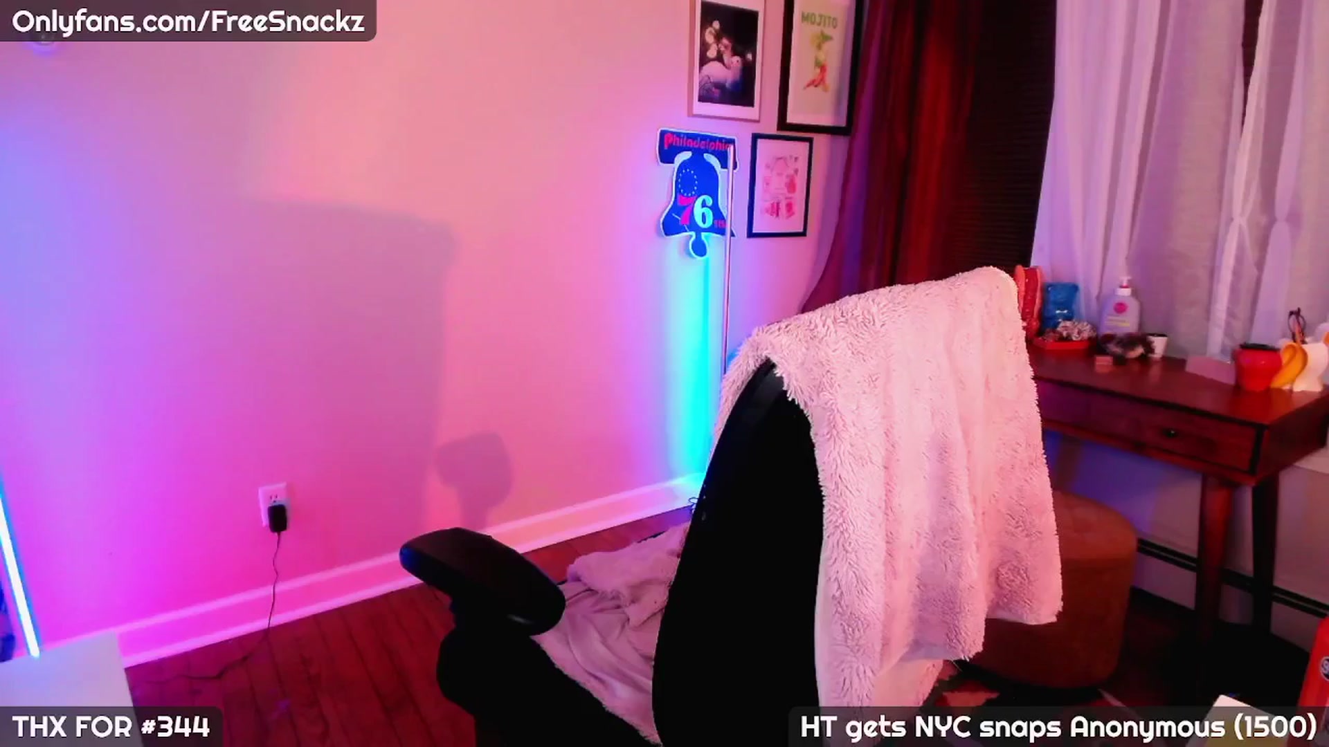 Gallery image thumbnail from MollySnacks's myfreecams stream on, 04/27/2025, 24:35 image 16 of 20