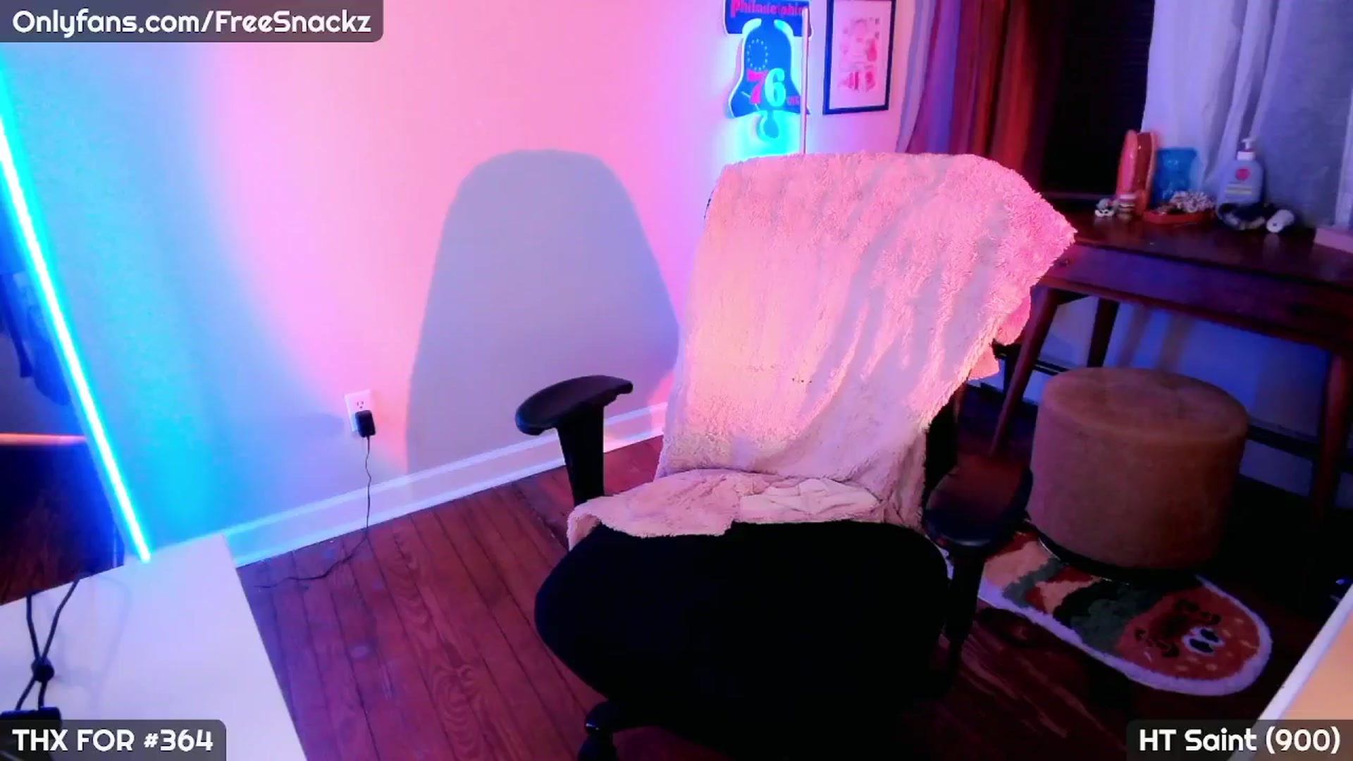 Gallery image thumbnail from MollySnacks's myfreecams stream on, 04/29/2025, 05:33 image 17 of 20