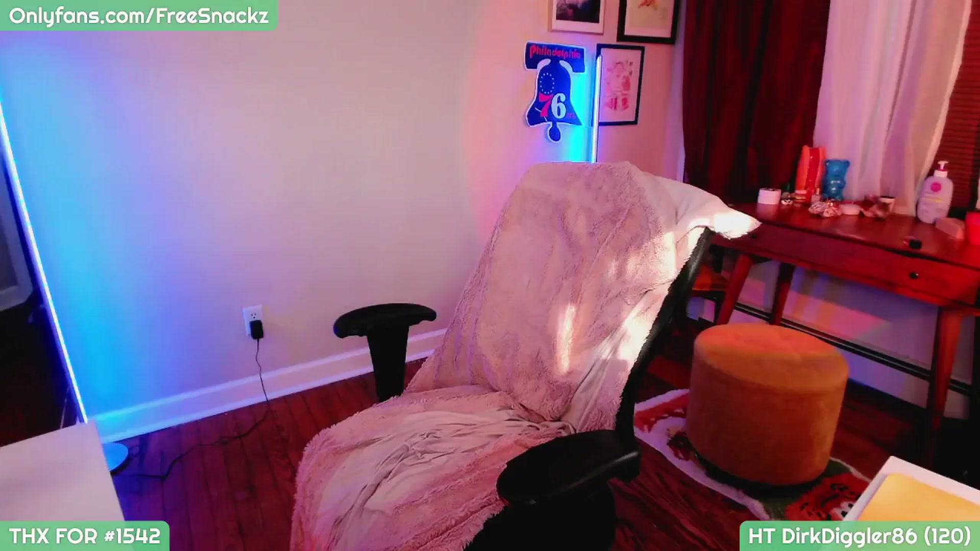 Gallery image thumbnail from MollySnacks's myfreecams stream on, 05/03/2025, 21:48 image 10 of 20