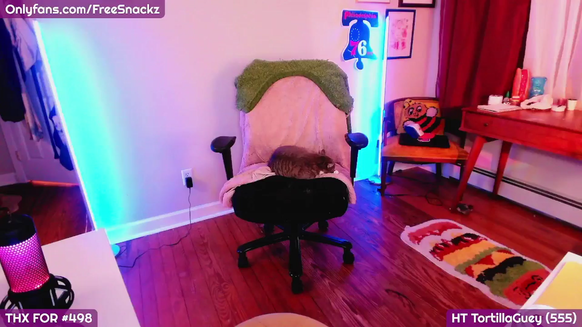 Gallery image thumbnail from MollySnacks's myfreecams stream on, 05/06/2025, 04:49 image 16 of 20
