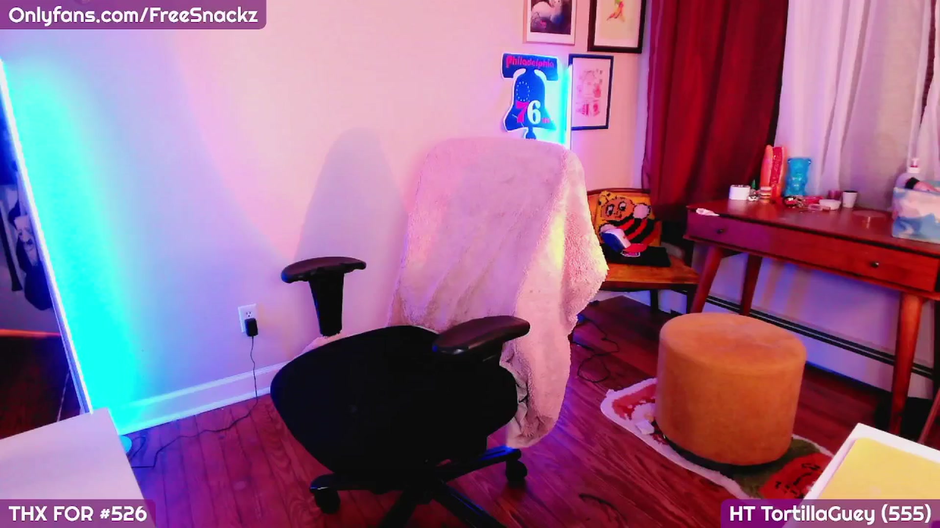 Gallery image thumbnail from MollySnacks's myfreecams stream on, 05/09/2025, 04:20 image 6 of 20