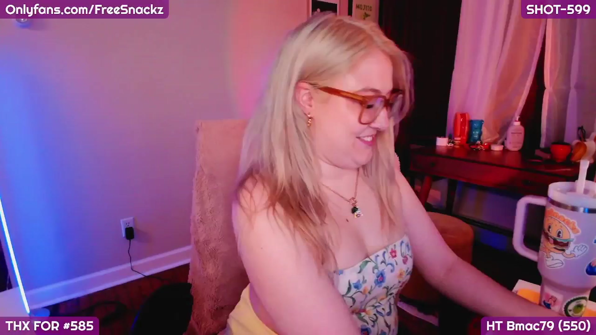 Gallery image thumbnail from MollySnacks's myfreecams stream on, 05/12/2025, 03:06 image 10 of 20