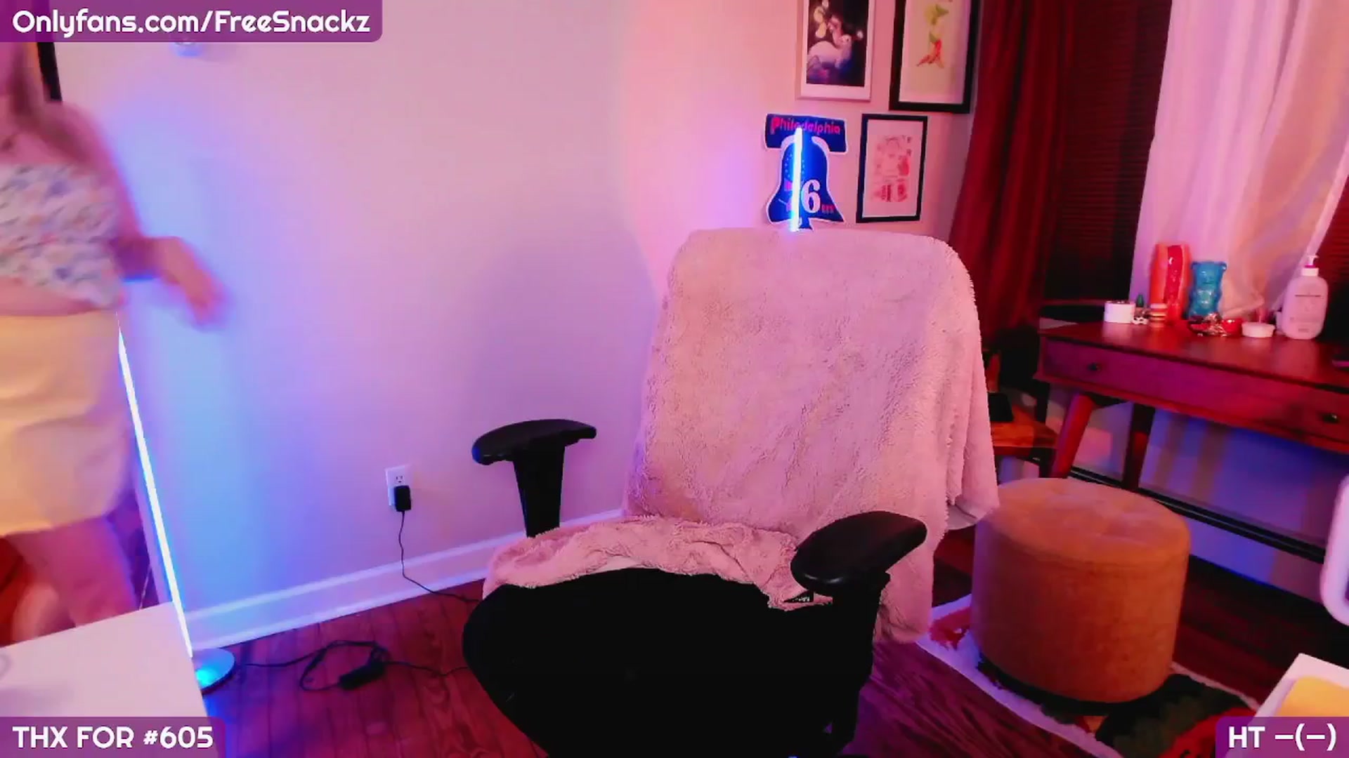 Gallery image thumbnail from MollySnacks's myfreecams stream on, 05/12/2025, 03:06 image 3 of 20
