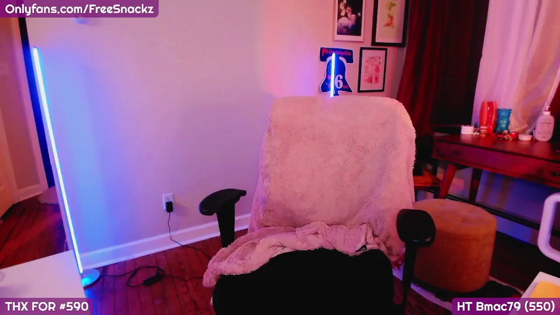 Gallery image thumbnail from MollySnacks's myfreecams stream on, 05/12/2025, 03:06 image 7 of 20