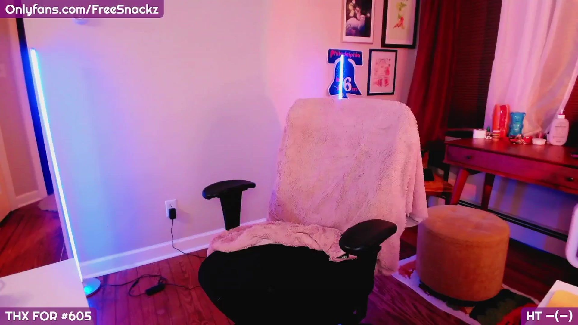 Gallery image thumbnail from MollySnacks's myfreecams stream on, 05/12/2025, 03:06 image 2 of 20
