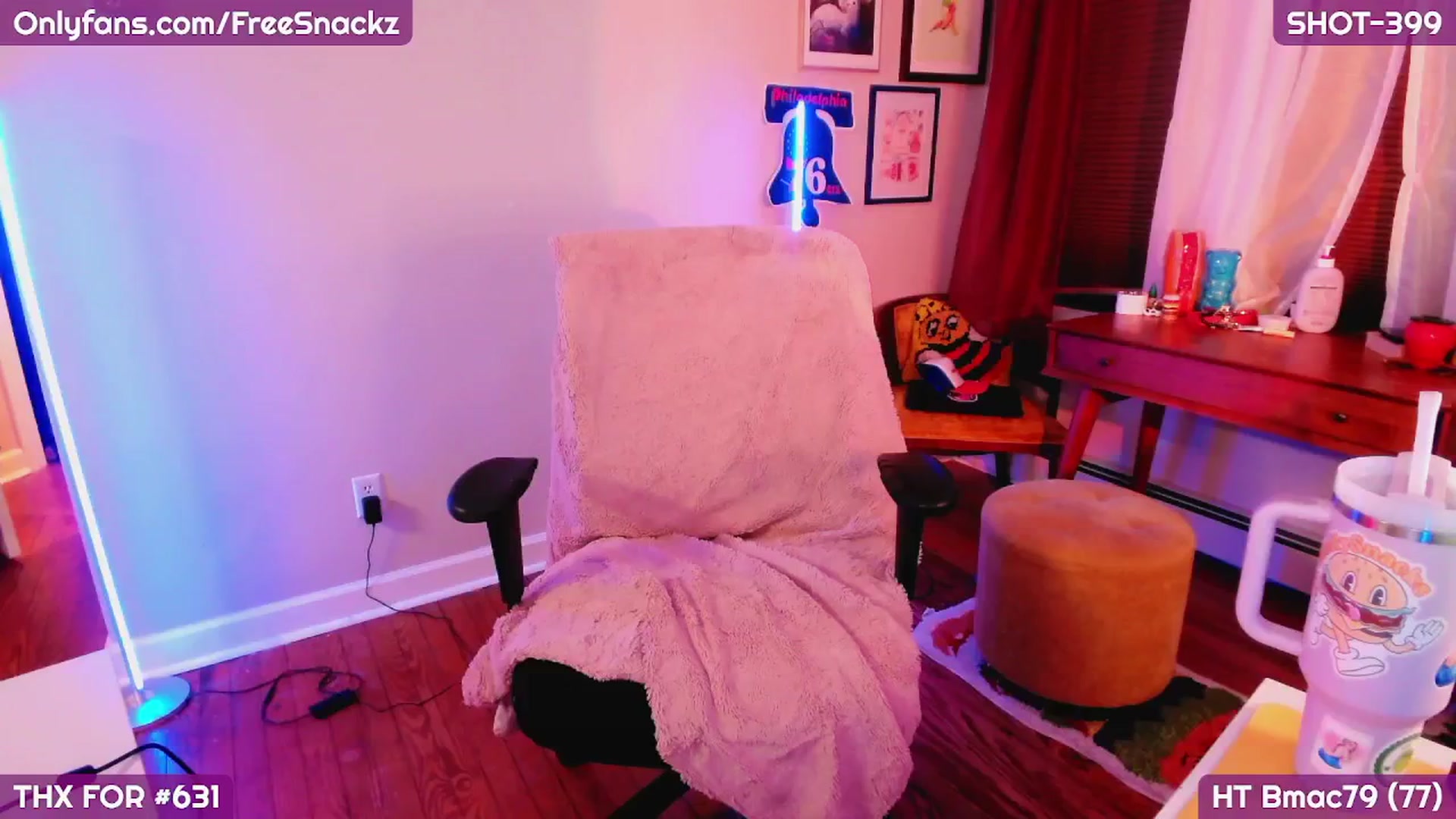 Gallery image thumbnail from MollySnacks's myfreecams stream on, 05/13/2025, 03:31 image 16 of 20
