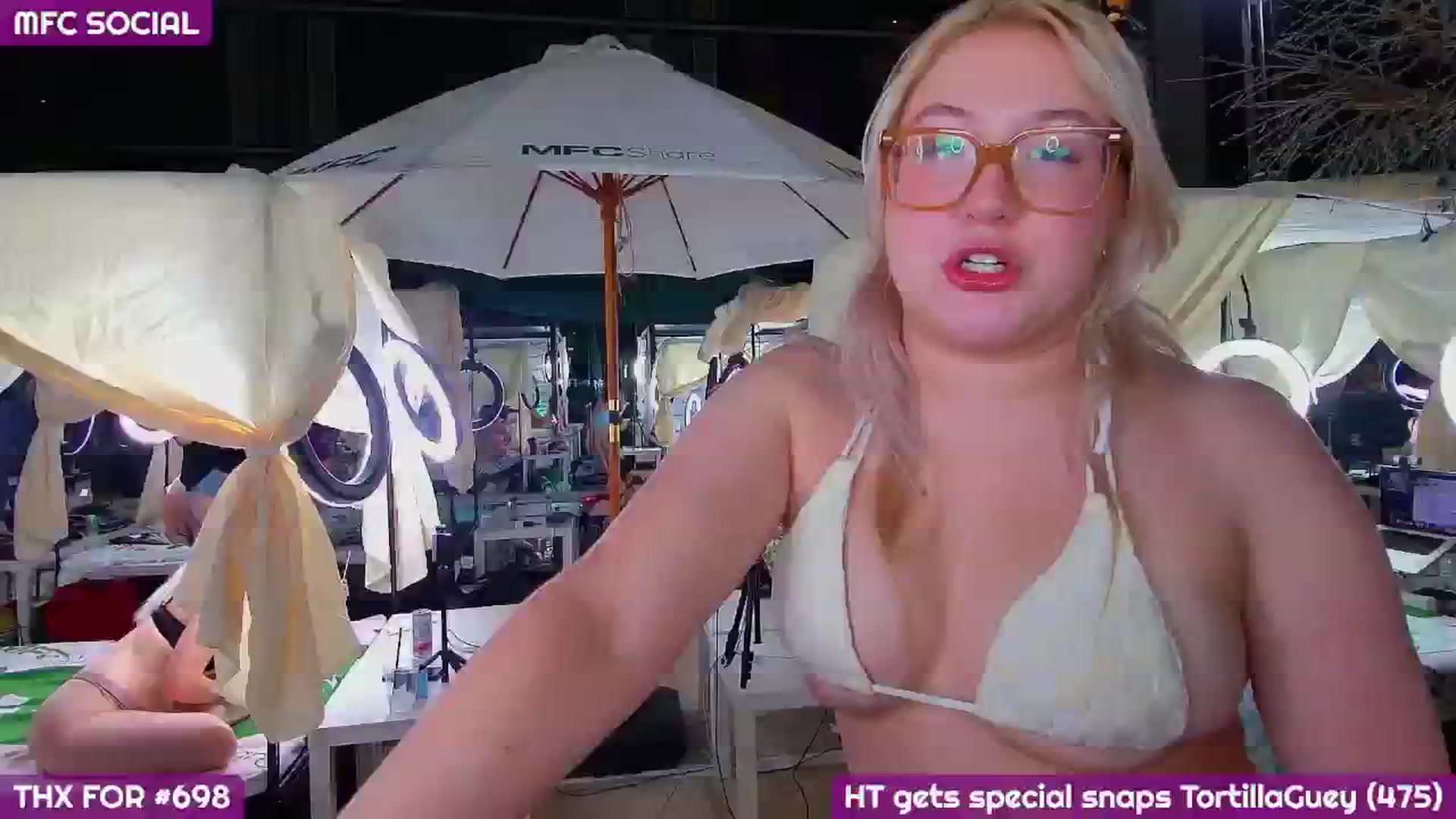 Gallery image thumbnail from MollySnacks's myfreecams stream on, 05/20/2025, 06:28 image 18 of 20
