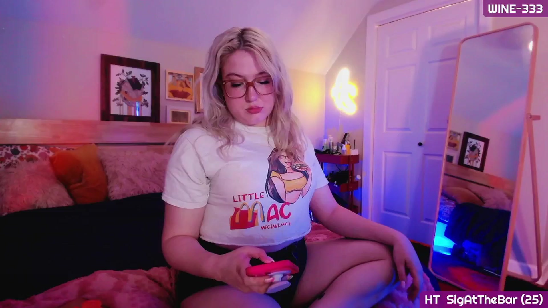 Gallery image thumbnail from MollySnacks's myfreecams stream on, 06/05/2025, 03:30 image 2 of 20