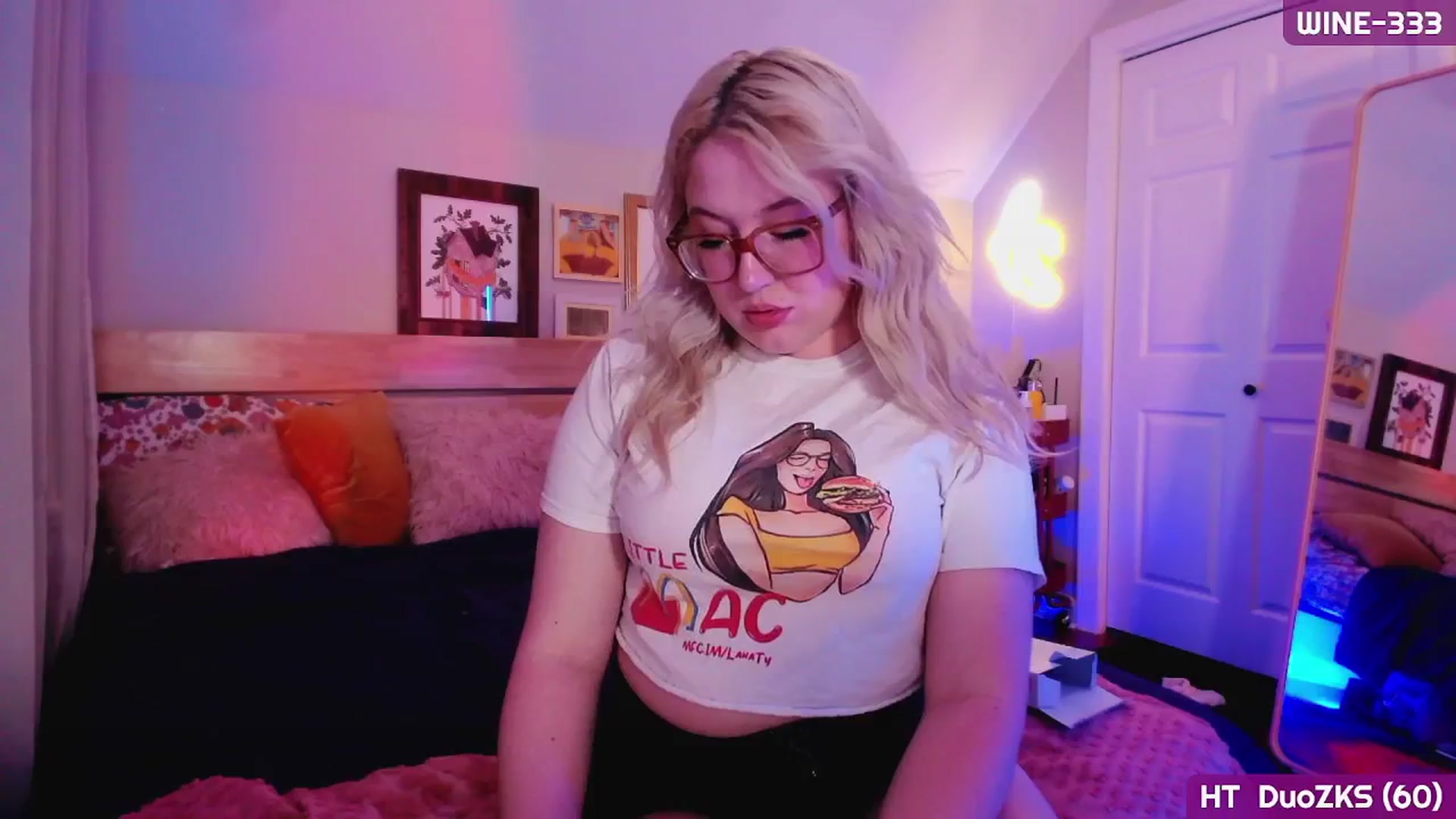 Gallery image thumbnail from MollySnacks's myfreecams stream on, 06/05/2025, 03:30 image 7 of 20