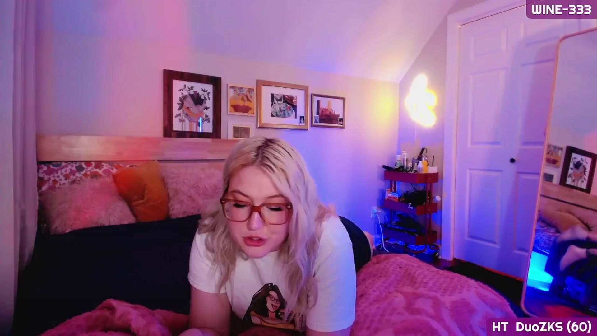 Gallery image thumbnail from MollySnacks's myfreecams stream on, 06/05/2025, 03:30 image 5 of 20