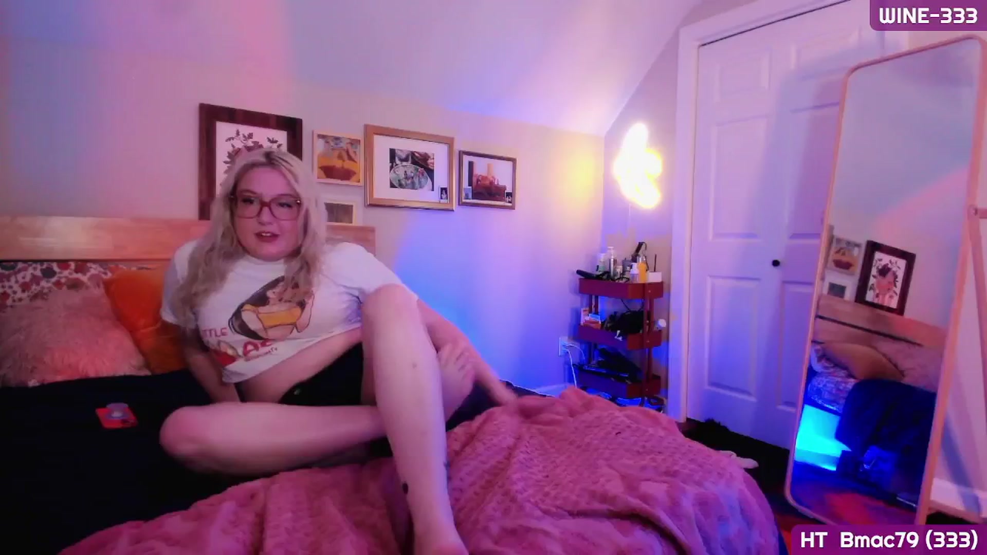 Gallery image thumbnail from MollySnacks's myfreecams stream on, 06/05/2025, 03:30 image 14 of 20