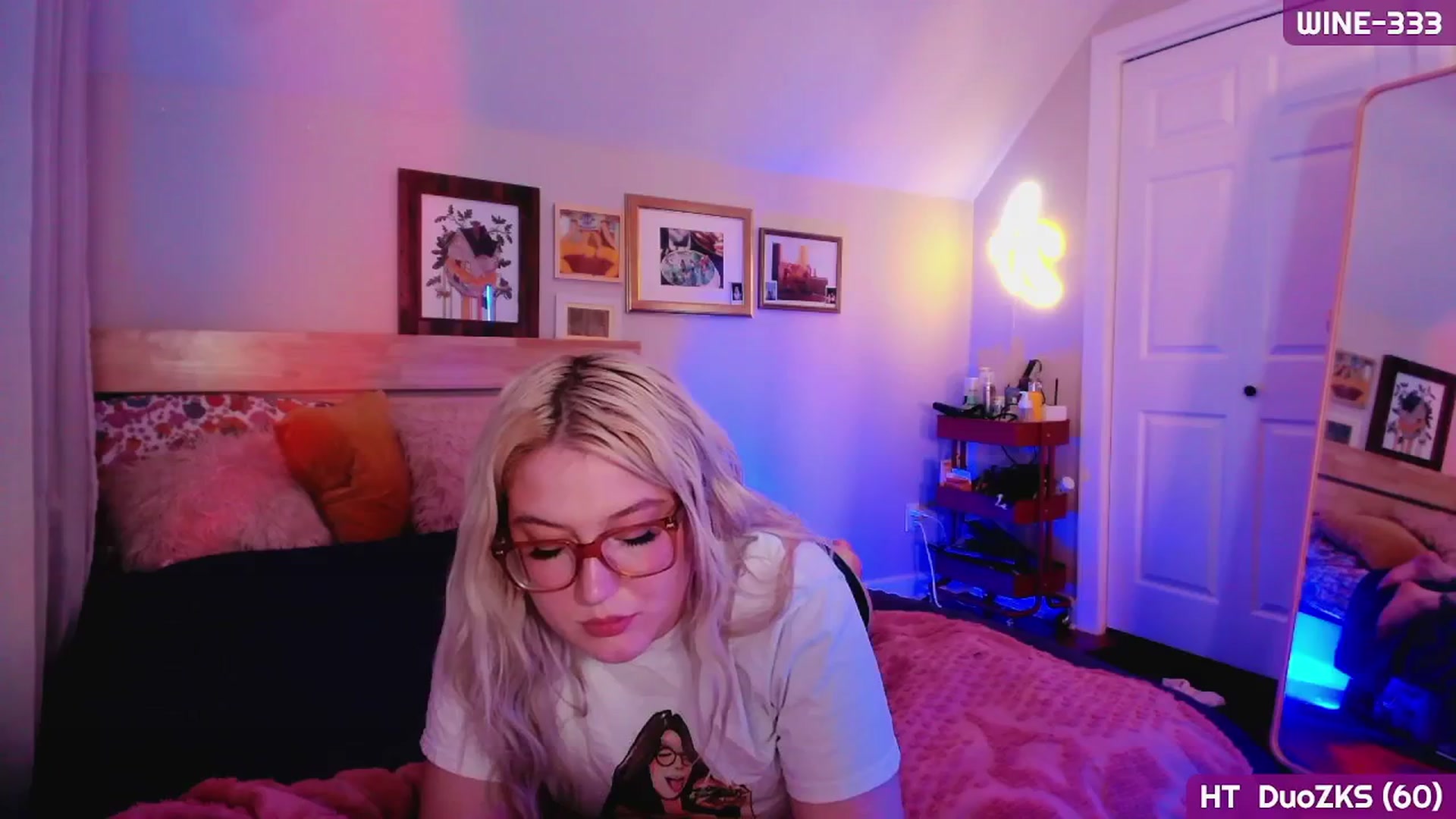 Gallery image thumbnail from MollySnacks's myfreecams stream on, 06/05/2025, 03:30 image 6 of 20
