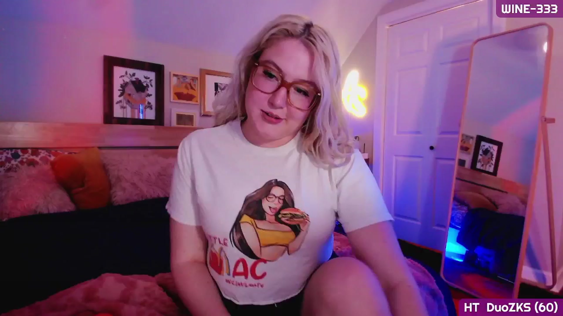 Gallery image thumbnail from MollySnacks's myfreecams stream on, 06/05/2025, 03:30 image 3 of 20