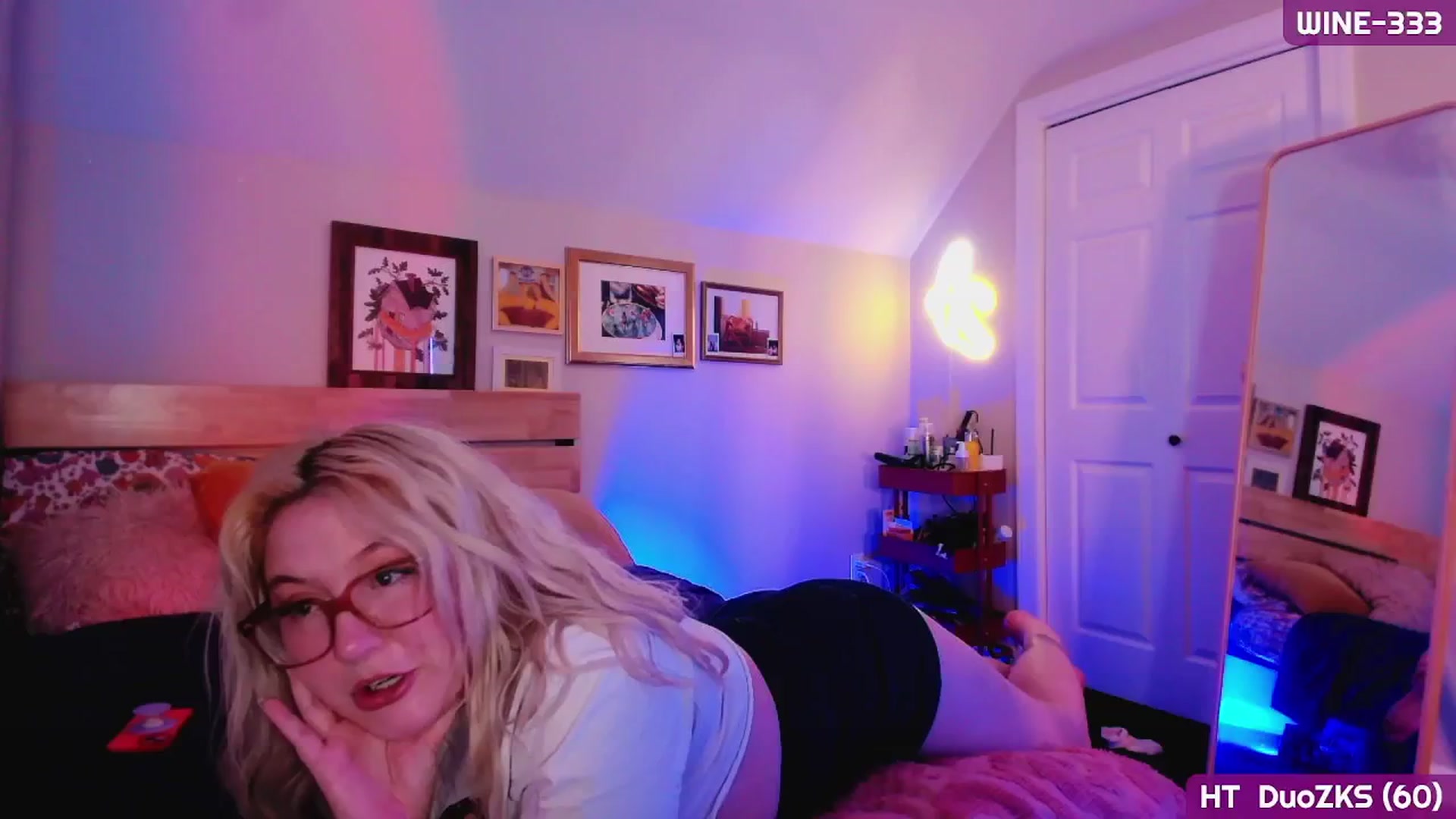 Gallery image thumbnail from MollySnacks's myfreecams stream on, 06/05/2025, 03:30 image 9 of 20