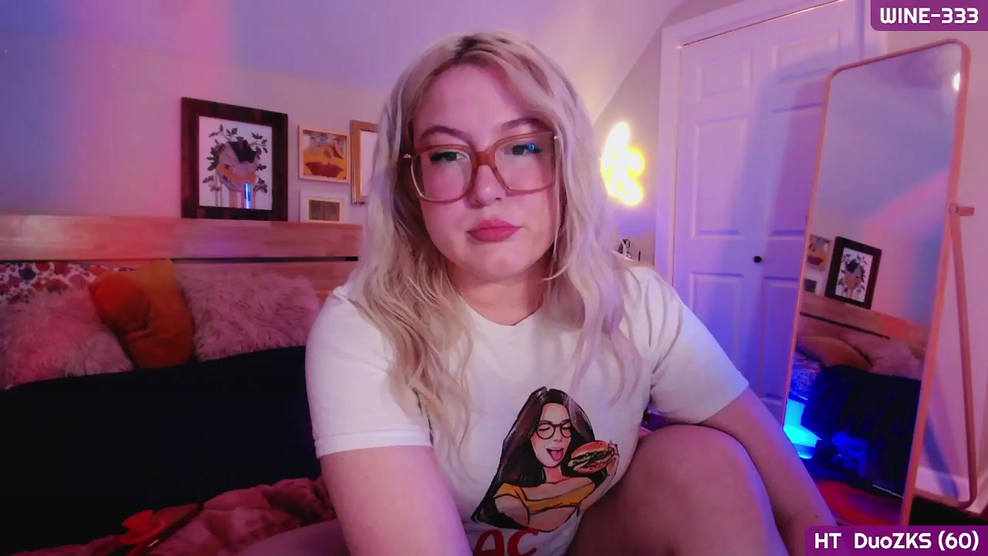 Gallery image thumbnail from MollySnacks's myfreecams stream on, 06/05/2025, 03:30 image 4 of 20