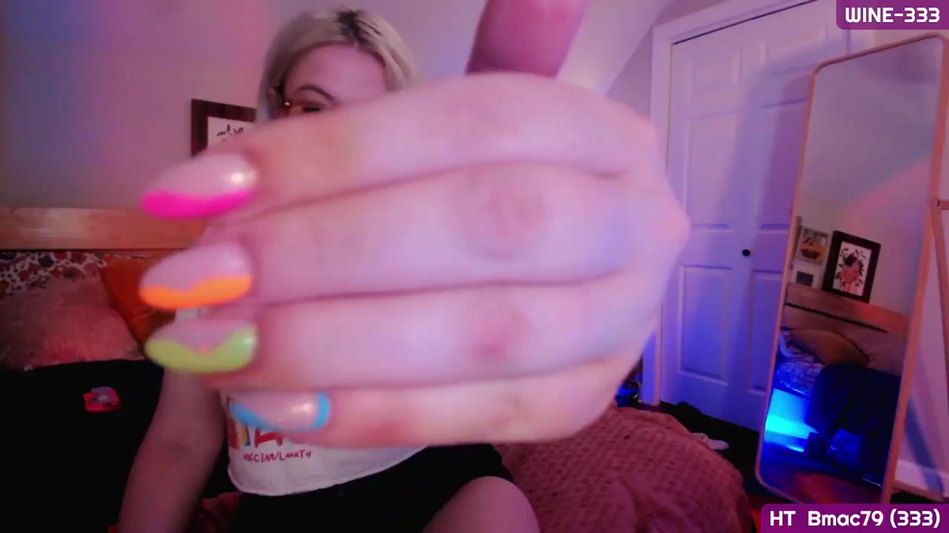 Gallery image thumbnail from MollySnacks's myfreecams stream on, 06/05/2025, 03:30 image 15 of 20