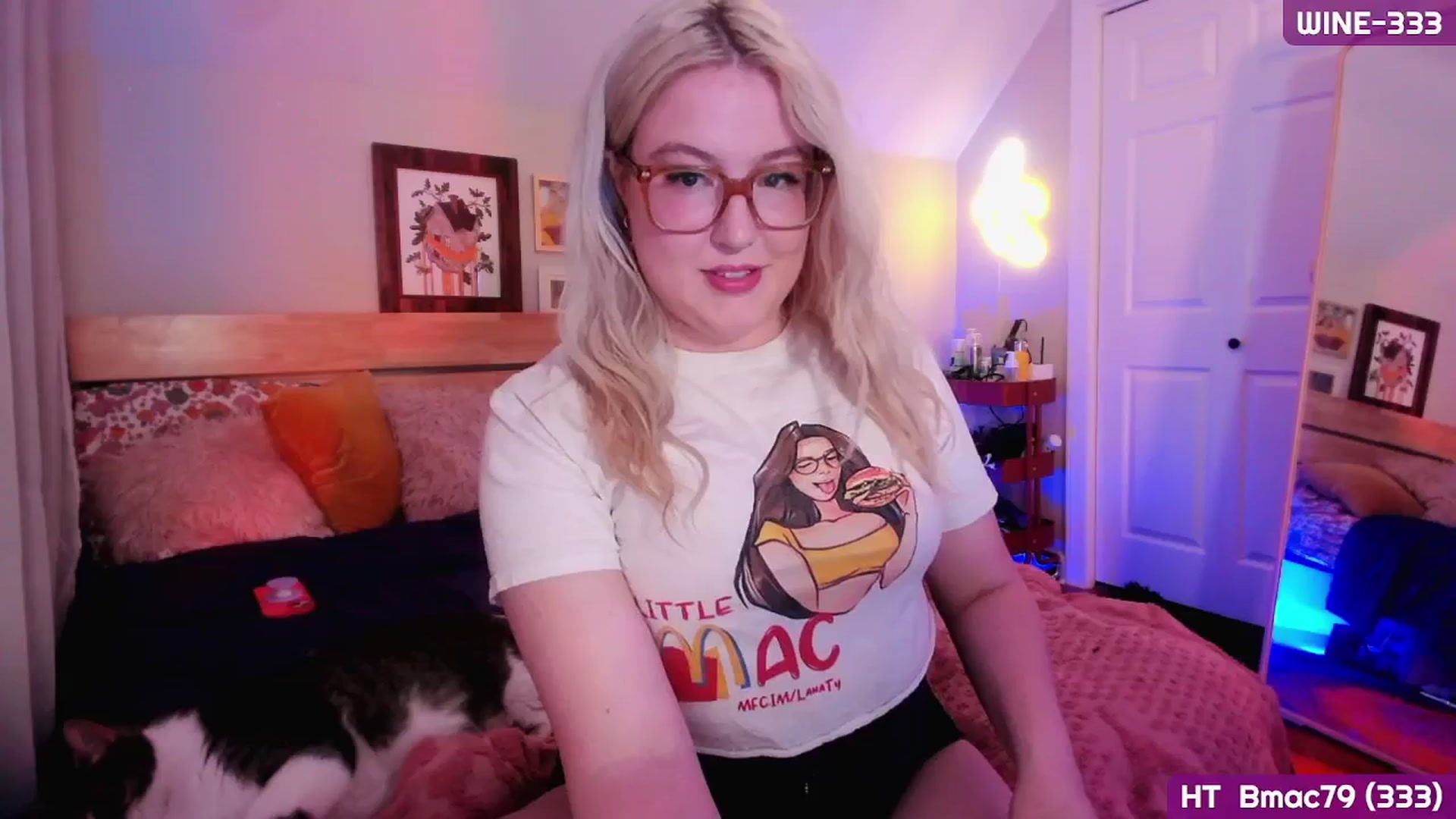 Gallery image thumbnail from MollySnacks's myfreecams stream on, 06/05/2025, 03:30 image 18 of 20