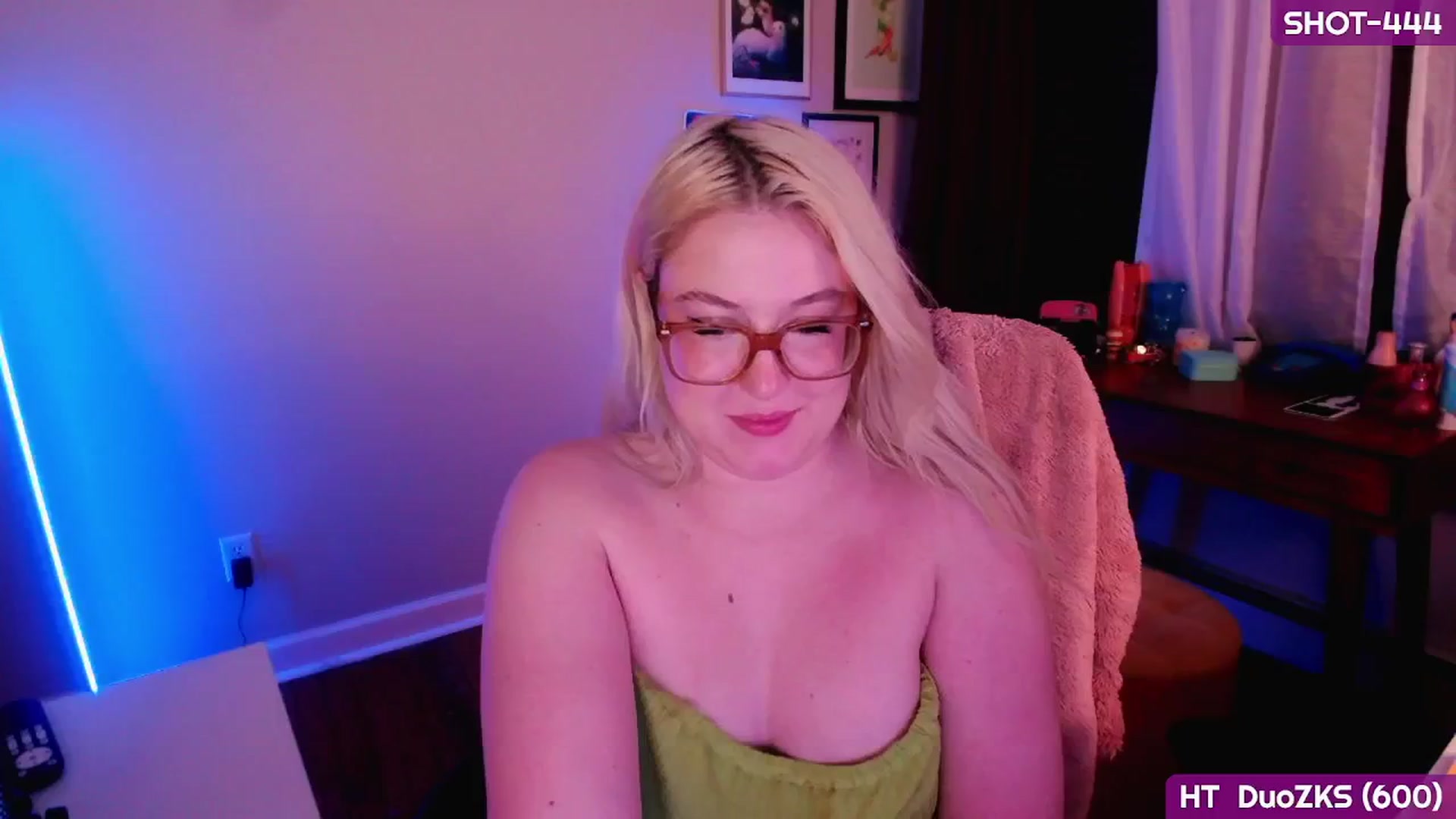 Gallery image thumbnail from MollySnacks's myfreecams stream on, 06/08/2025, 05:27 image 9 of 20