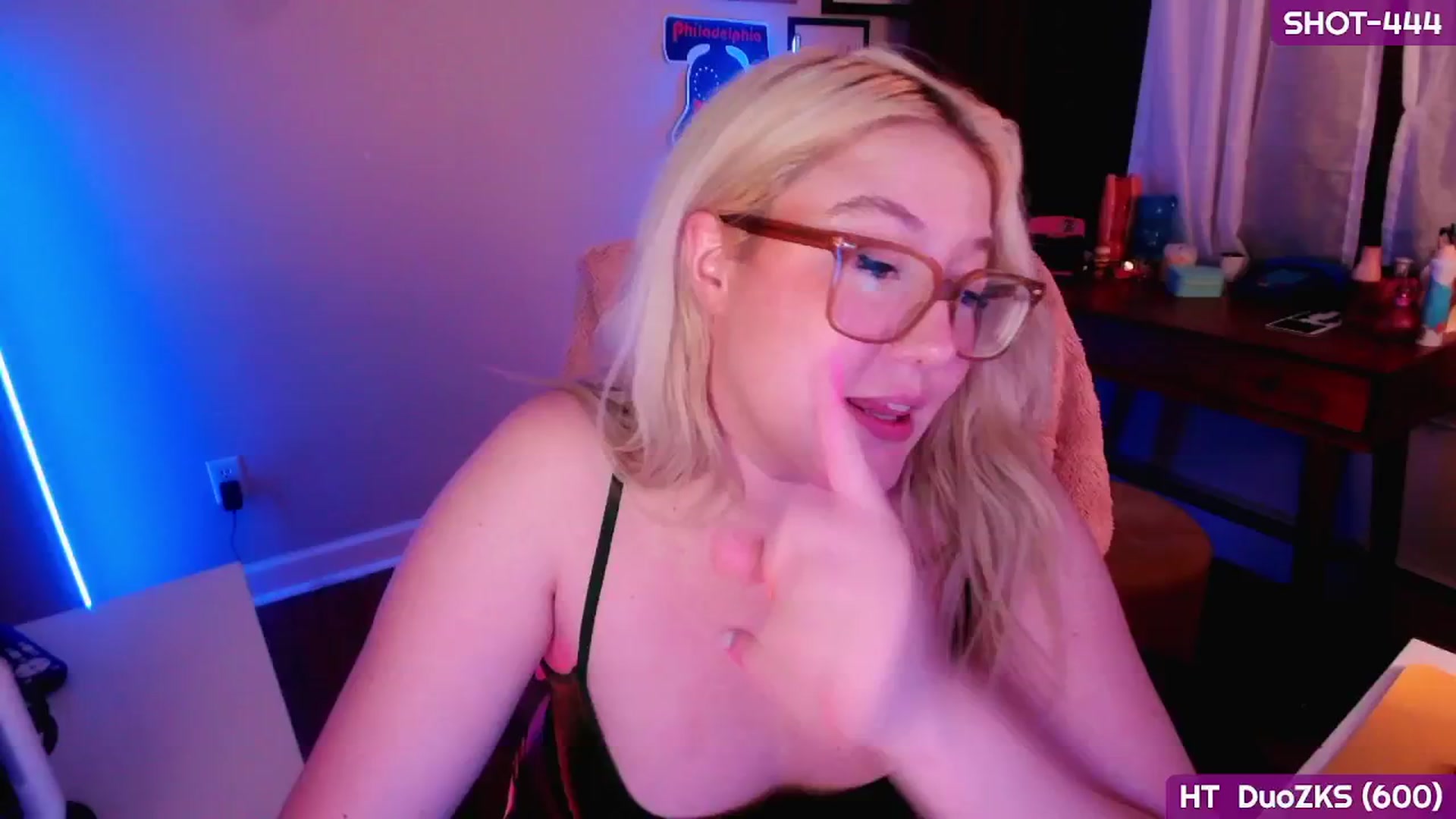 Gallery image thumbnail from MollySnacks's myfreecams stream on, 06/08/2025, 05:27 image 17 of 20