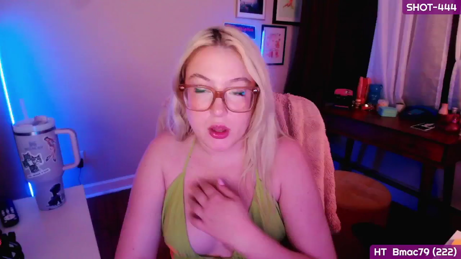 Gallery image thumbnail from MollySnacks's myfreecams stream on, 06/08/2025, 05:27 image 4 of 20