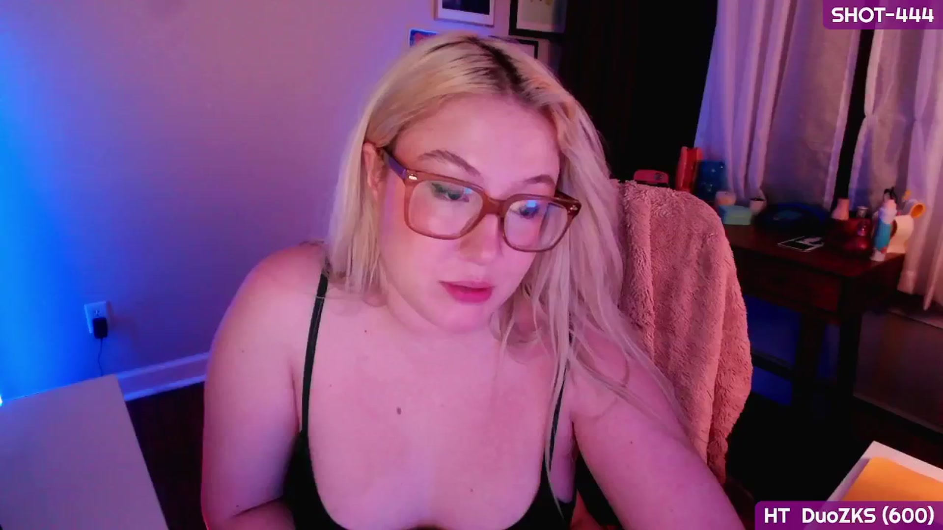 Gallery image thumbnail from MollySnacks's myfreecams stream on, 06/08/2025, 05:27 image 10 of 20