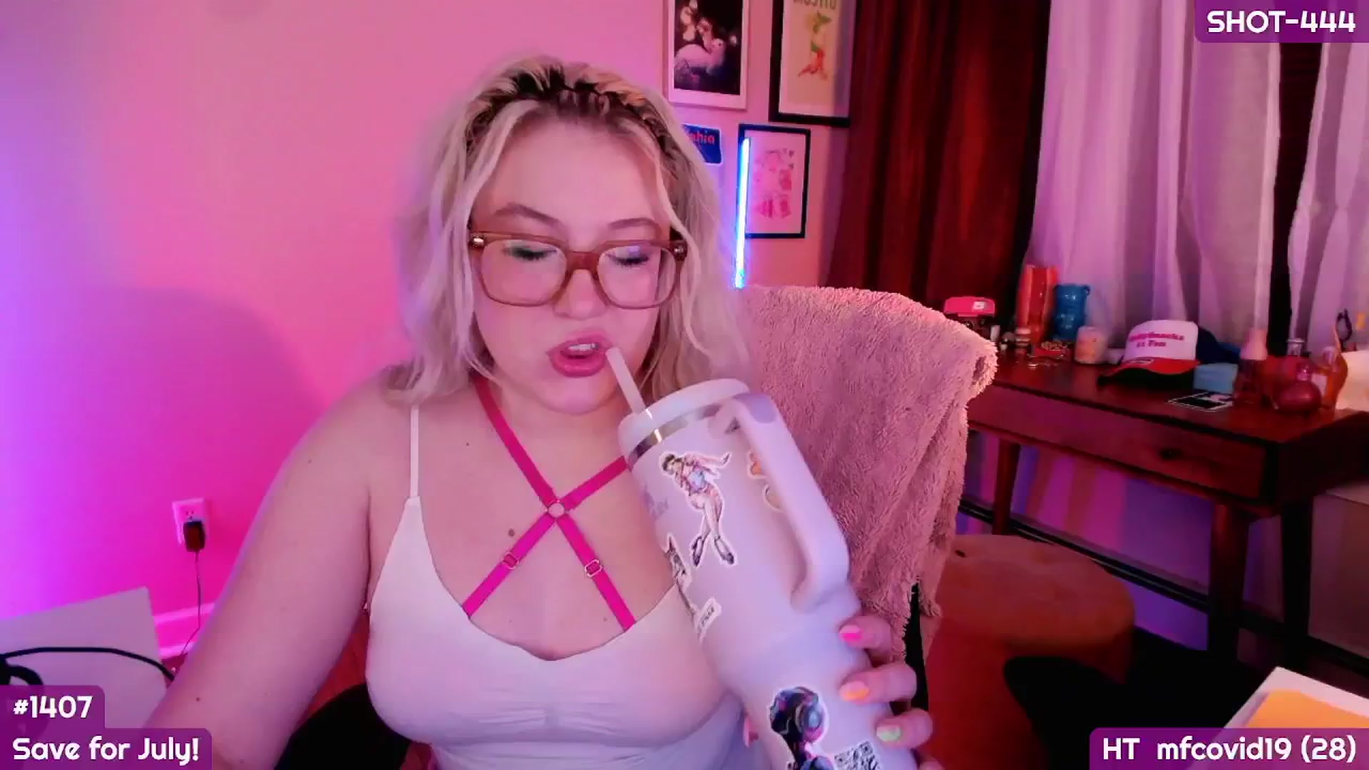 Gallery image thumbnail from MollySnacks's myfreecams stream on, 06/17/2025, 04:20 image 2 of 20